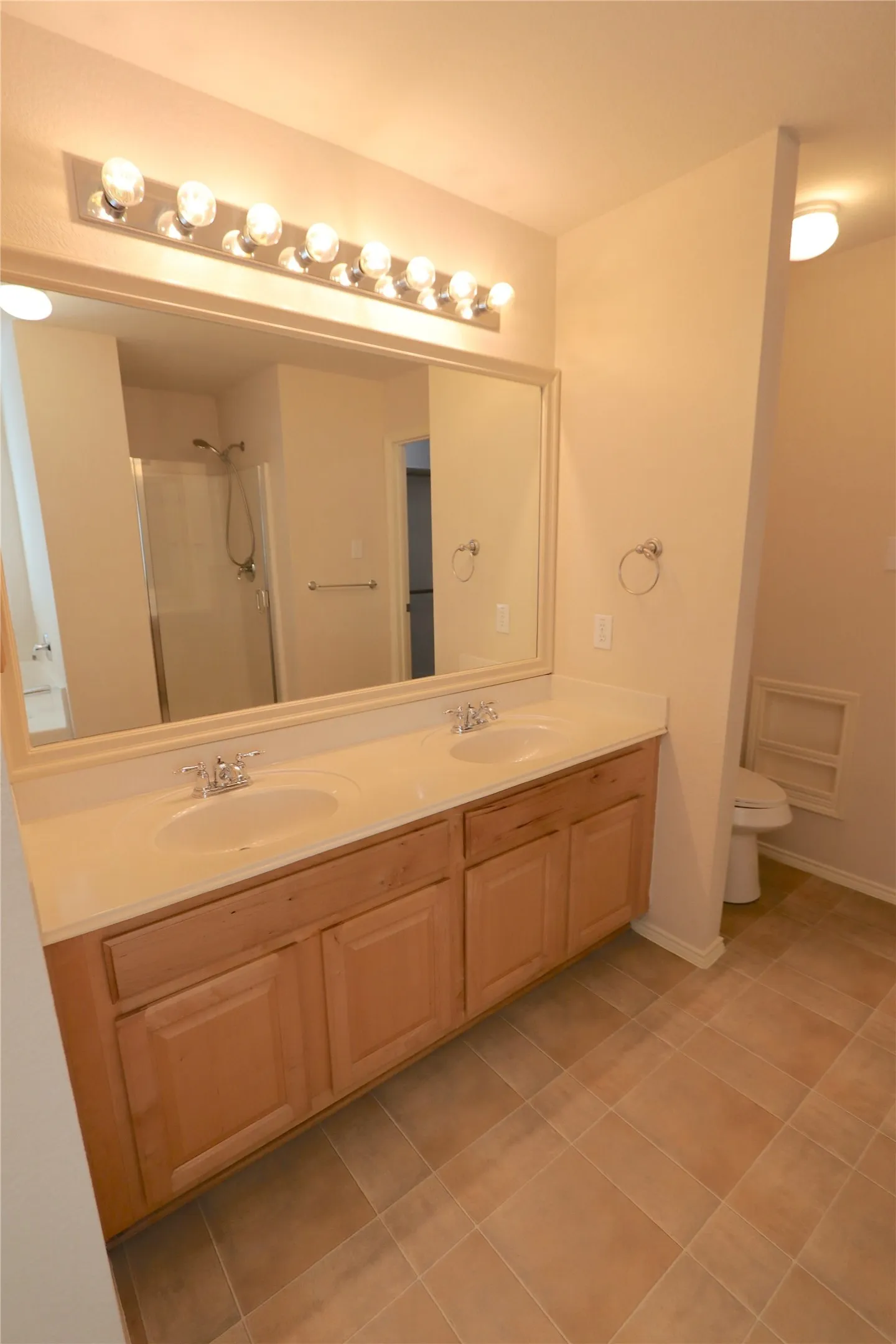 Single Family Residence For Sale in Denton County , 1000 Warbler Lane, Aubrey, Texas 76227, 4 Bedroom, 2 Bathroom, 2 Garage spaces, 2,060 Sqft, built in 2003, mls#21390435, Real Estate Agent in Aubrey, Homes For Sale in Denton county, Homes For Sale in Aubrey, Realtor in Aubrey Texas, Real Estate Brokerage Independent Realty Texas, Luminita Cordes Realtor