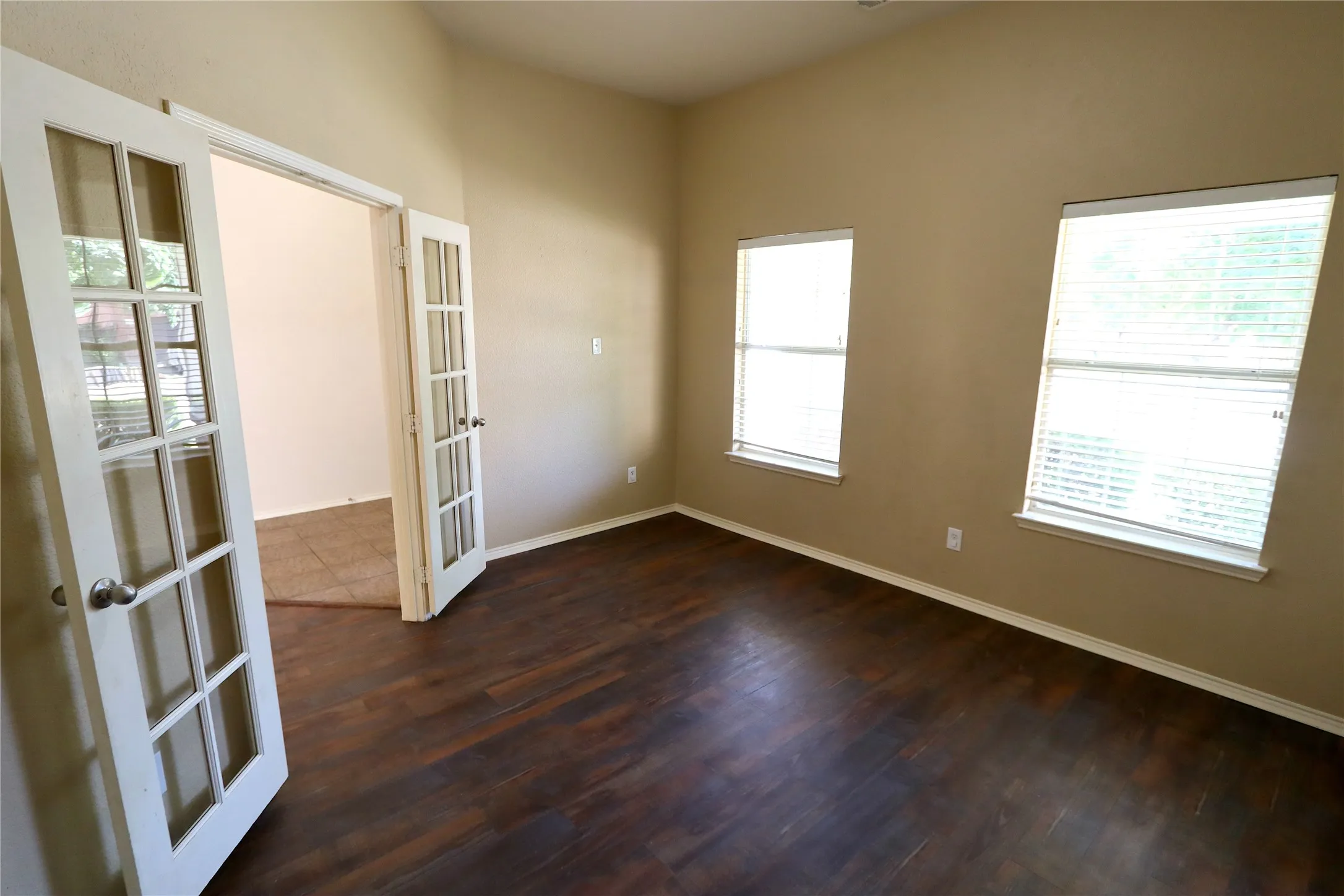 Single Family Residence For Sale in Denton County , 1000 Warbler Lane, Aubrey, Texas 76227, 4 Bedroom, 2 Bathroom, 2 Garage spaces, 2,060 Sqft, built in 2003, mls#21390435, Real Estate Agent in Aubrey, Homes For Sale in Denton county, Homes For Sale in Aubrey, Realtor in Aubrey Texas, Real Estate Brokerage Independent Realty Texas, Luminita Cordes Realtor