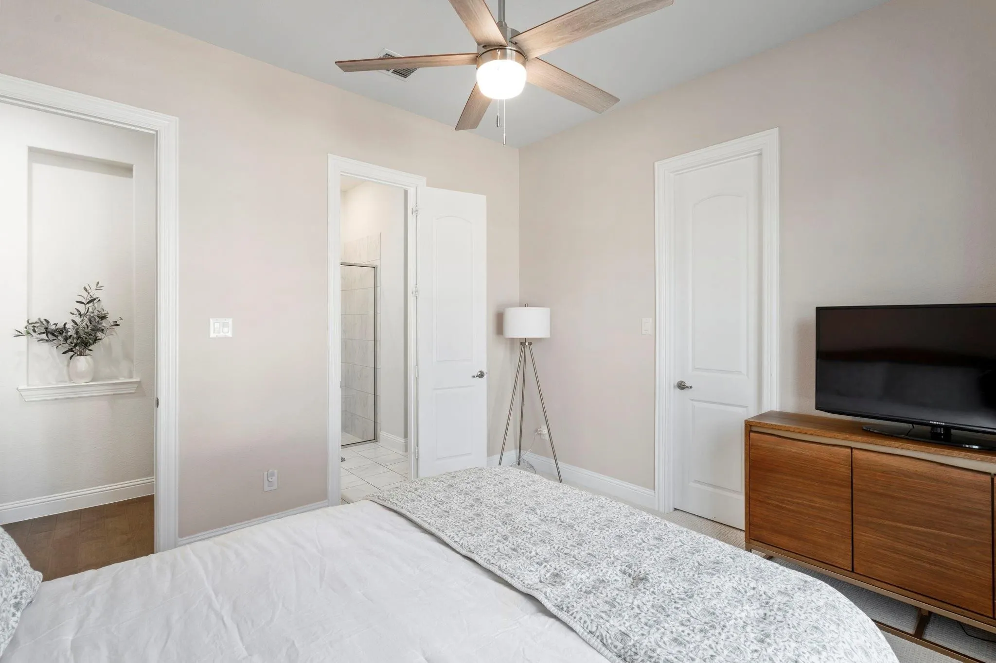 Single Family Residence For Sale in Collin County , 2713 Maverick Way, Celina, Texas 75009, 5 Bedroom, 5 Bathroom, 3 Garage spaces, 3,850 Sqft, built in 2018, mls#21387261, Real Estate Agent in Celina, Homes For Sale in Collin county, Homes For Sale in Celina, Realtor in Celina Texas, Real Estate Brokerage Independent Realty Texas, Luminita Cordes Realtor