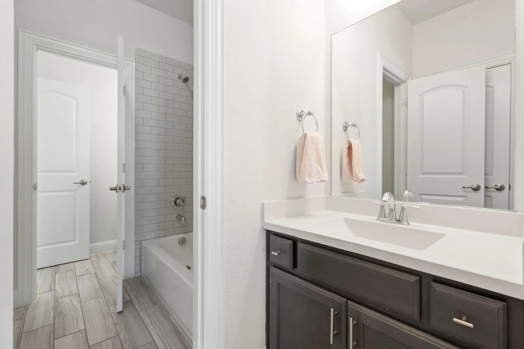 Single Family Residence For Sale in Collin County , 2713 Maverick Way, Celina, Texas 75009, 5 Bedroom, 5 Bathroom, 3 Garage spaces, 3,850 Sqft, built in 2018, mls#21387261, Real Estate Agent in Celina, Homes For Sale in Collin county, Homes For Sale in Celina, Realtor in Celina Texas, Real Estate Brokerage Independent Realty Texas, Luminita Cordes Realtor