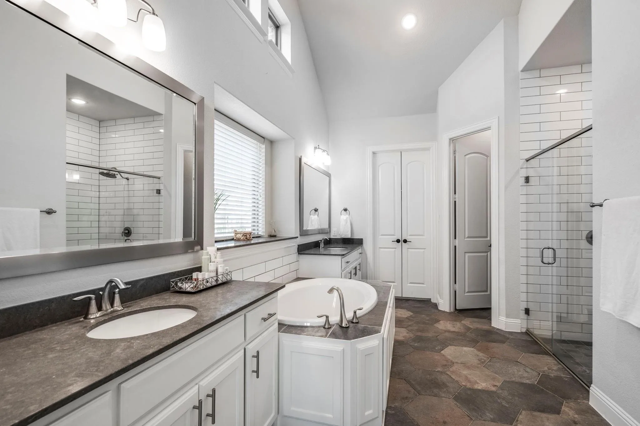 Single Family Residence For Sale in Collin County , 2713 Maverick Way, Celina, Texas 75009, 5 Bedroom, 5 Bathroom, 3 Garage spaces, 3,850 Sqft, built in 2018, mls#21387261, Real Estate Agent in Celina, Homes For Sale in Collin county, Homes For Sale in Celina, Realtor in Celina Texas, Real Estate Brokerage Independent Realty Texas, Luminita Cordes Realtor