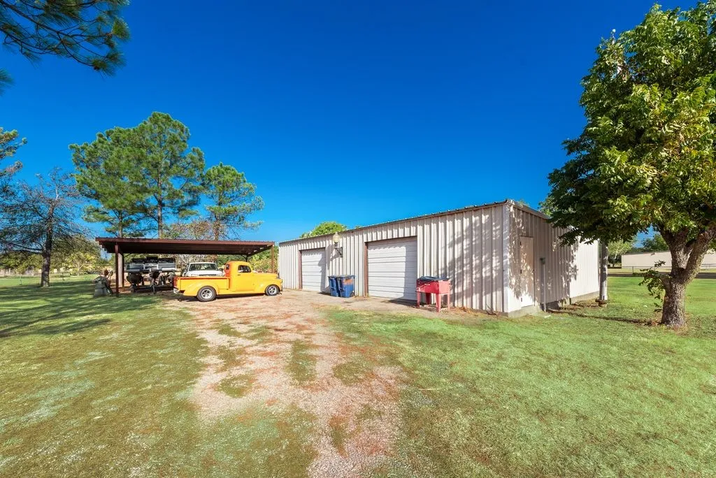 Single Family Residence For Sale in Ellis County , 134 Deborde Circle, Red Oak, Texas 75154, 3 Bedroom, 2 Bathroom, 2 Garage spaces, 1,508 Sqft, built in 1987, mls#21389174, Real Estate Agent in Red Oak, Homes For Sale in Ellis county, Homes For Sale in Red Oak, Realtor in Red Oak Texas, Real Estate Brokerage Independent Realty Texas, Luminita Cordes Realtor