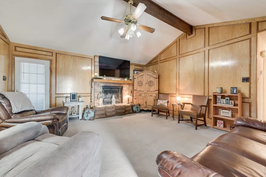 Single Family Residence For Sale in Ellis County , 134 Deborde Circle, Red Oak, Texas 75154, 3 Bedroom, 2 Bathroom, 2 Garage spaces, 1,508 Sqft, built in 1987, mls#21389174, Real Estate Agent in Red Oak, Homes For Sale in Ellis county, Homes For Sale in Red Oak, Realtor in Red Oak Texas, Real Estate Brokerage Independent Realty Texas, Luminita Cordes Realtor
