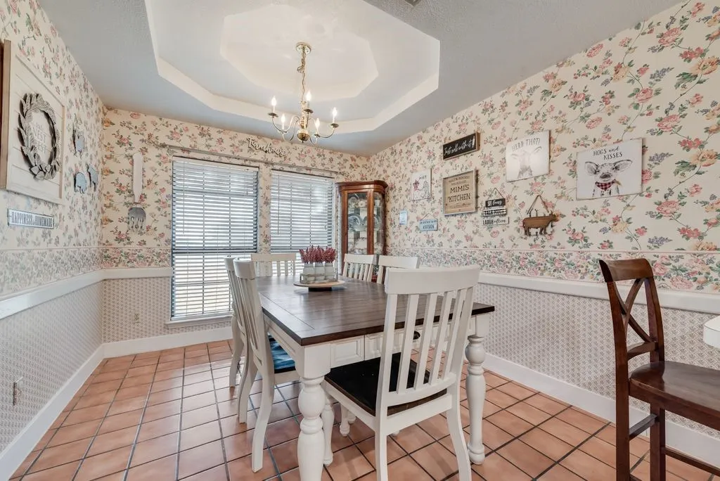 Single Family Residence For Sale in Ellis County , 134 Deborde Circle, Red Oak, Texas 75154, 3 Bedroom, 2 Bathroom, 2 Garage spaces, 1,508 Sqft, built in 1987, mls#21389174, Real Estate Agent in Red Oak, Homes For Sale in Ellis county, Homes For Sale in Red Oak, Realtor in Red Oak Texas, Real Estate Brokerage Independent Realty Texas, Luminita Cordes Realtor