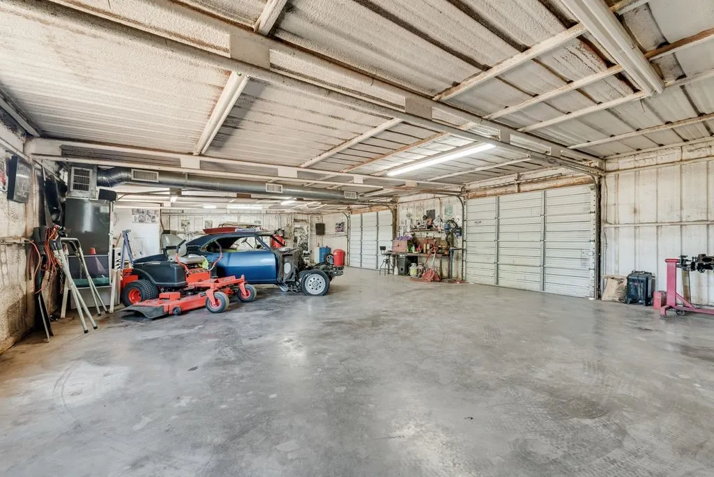 Single Family Residence For Sale in Ellis County , 134 Deborde Circle, Red Oak, Texas 75154, 3 Bedroom, 2 Bathroom, 2 Garage spaces, 1,508 Sqft, built in 1987, mls#21389174, Real Estate Agent in Red Oak, Homes For Sale in Ellis county, Homes For Sale in Red Oak, Realtor in Red Oak Texas, Real Estate Brokerage Independent Realty Texas, Luminita Cordes Realtor