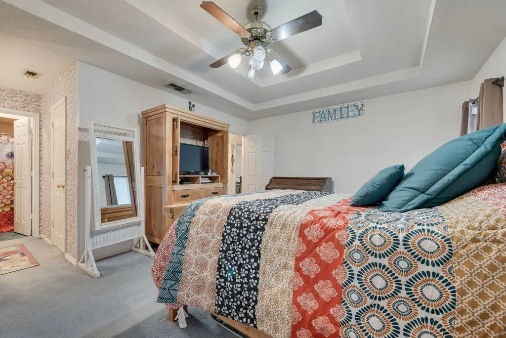 Single Family Residence For Sale in Ellis County , 134 Deborde Circle, Red Oak, Texas 75154, 3 Bedroom, 2 Bathroom, 2 Garage spaces, 1,508 Sqft, built in 1987, mls#21389174, Real Estate Agent in Red Oak, Homes For Sale in Ellis county, Homes For Sale in Red Oak, Realtor in Red Oak Texas, Real Estate Brokerage Independent Realty Texas, Luminita Cordes Realtor