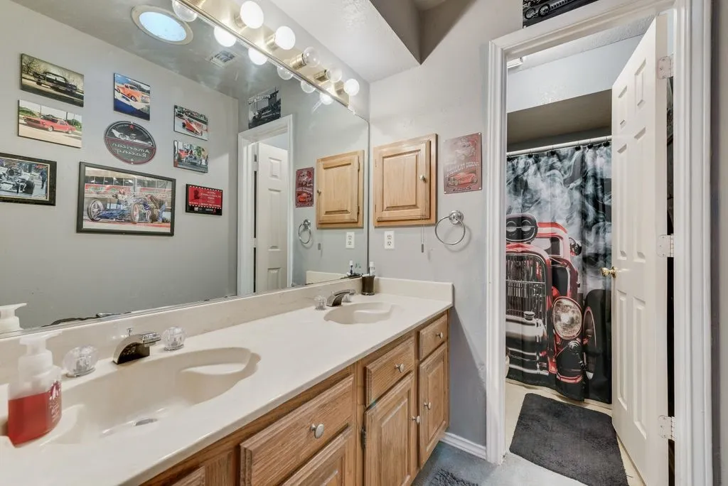 Single Family Residence For Sale in Ellis County , 134 Deborde Circle, Red Oak, Texas 75154, 3 Bedroom, 2 Bathroom, 2 Garage spaces, 1,508 Sqft, built in 1987, mls#21389174, Real Estate Agent in Red Oak, Homes For Sale in Ellis county, Homes For Sale in Red Oak, Realtor in Red Oak Texas, Real Estate Brokerage Independent Realty Texas, Luminita Cordes Realtor