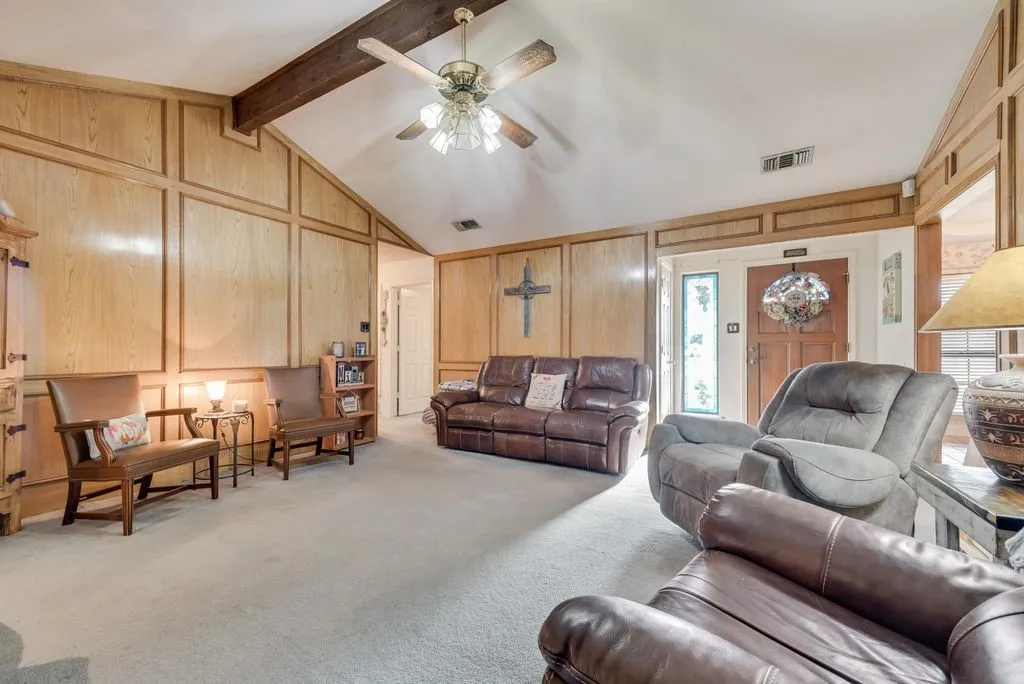 Single Family Residence For Sale in Ellis County , 134 Deborde Circle, Red Oak, Texas 75154, 3 Bedroom, 2 Bathroom, 2 Garage spaces, 1,508 Sqft, built in 1987, mls#21389174, Real Estate Agent in Red Oak, Homes For Sale in Ellis county, Homes For Sale in Red Oak, Realtor in Red Oak Texas, Real Estate Brokerage Independent Realty Texas, Luminita Cordes Realtor