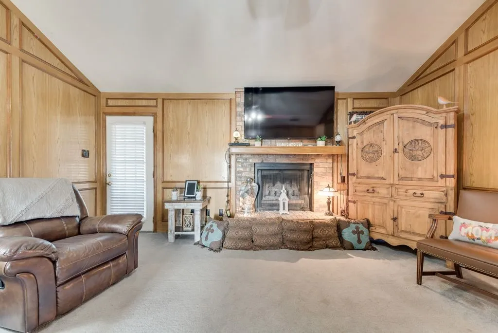Single Family Residence For Sale in Ellis County , 134 Deborde Circle, Red Oak, Texas 75154, 3 Bedroom, 2 Bathroom, 2 Garage spaces, 1,508 Sqft, built in 1987, mls#21389174, Real Estate Agent in Red Oak, Homes For Sale in Ellis county, Homes For Sale in Red Oak, Realtor in Red Oak Texas, Real Estate Brokerage Independent Realty Texas, Luminita Cordes Realtor