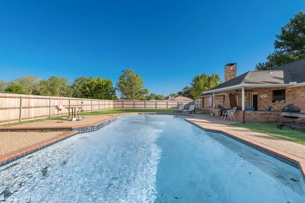 Single Family Residence For Sale in Ellis County , 134 Deborde Circle, Red Oak, Texas 75154, 3 Bedroom, 2 Bathroom, 2 Garage spaces, 1,508 Sqft, built in 1987, mls#21389174, Real Estate Agent in Red Oak, Homes For Sale in Ellis county, Homes For Sale in Red Oak, Realtor in Red Oak Texas, Real Estate Brokerage Independent Realty Texas, Luminita Cordes Realtor