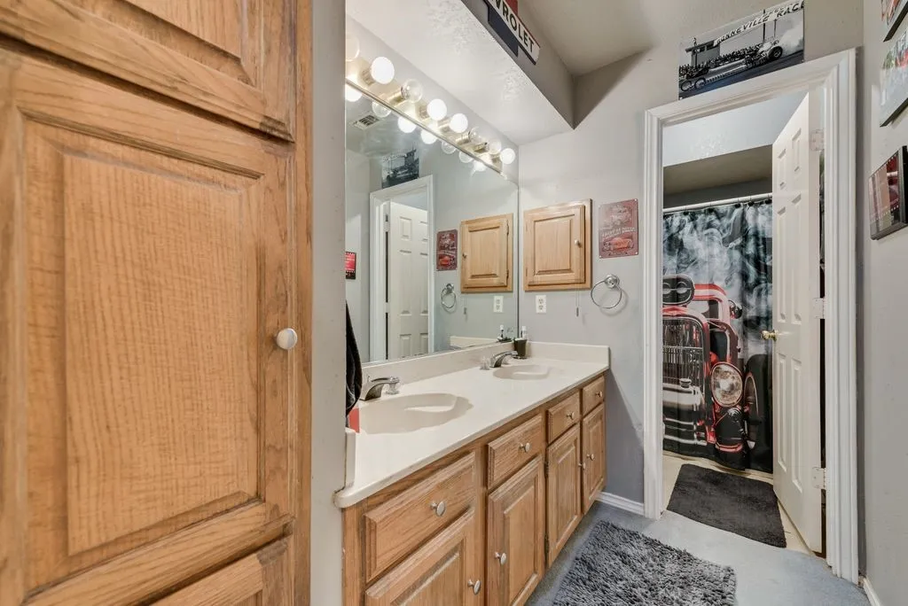 Single Family Residence For Sale in Ellis County , 134 Deborde Circle, Red Oak, Texas 75154, 3 Bedroom, 2 Bathroom, 2 Garage spaces, 1,508 Sqft, built in 1987, mls#21389174, Real Estate Agent in Red Oak, Homes For Sale in Ellis county, Homes For Sale in Red Oak, Realtor in Red Oak Texas, Real Estate Brokerage Independent Realty Texas, Luminita Cordes Realtor