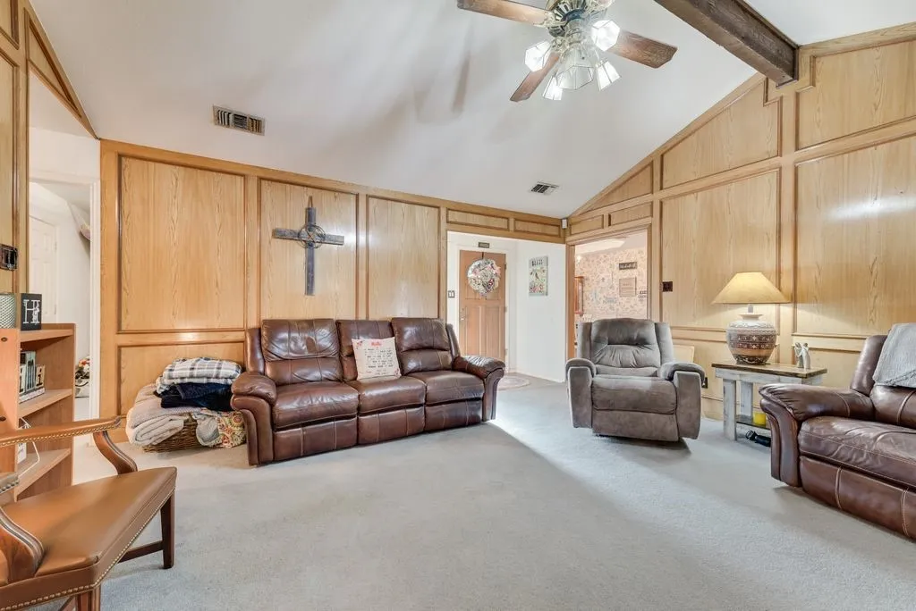 Single Family Residence For Sale in Ellis County , 134 Deborde Circle, Red Oak, Texas 75154, 3 Bedroom, 2 Bathroom, 2 Garage spaces, 1,508 Sqft, built in 1987, mls#21389174, Real Estate Agent in Red Oak, Homes For Sale in Ellis county, Homes For Sale in Red Oak, Realtor in Red Oak Texas, Real Estate Brokerage Independent Realty Texas, Luminita Cordes Realtor