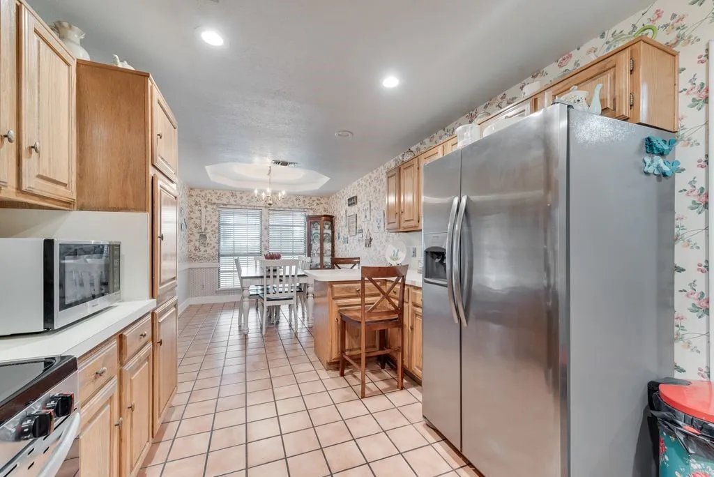 Single Family Residence For Sale in Ellis County , 134 Deborde Circle, Red Oak, Texas 75154, 3 Bedroom, 2 Bathroom, 2 Garage spaces, 1,508 Sqft, built in 1987, mls#21389174, Real Estate Agent in Red Oak, Homes For Sale in Ellis county, Homes For Sale in Red Oak, Realtor in Red Oak Texas, Real Estate Brokerage Independent Realty Texas, Luminita Cordes Realtor