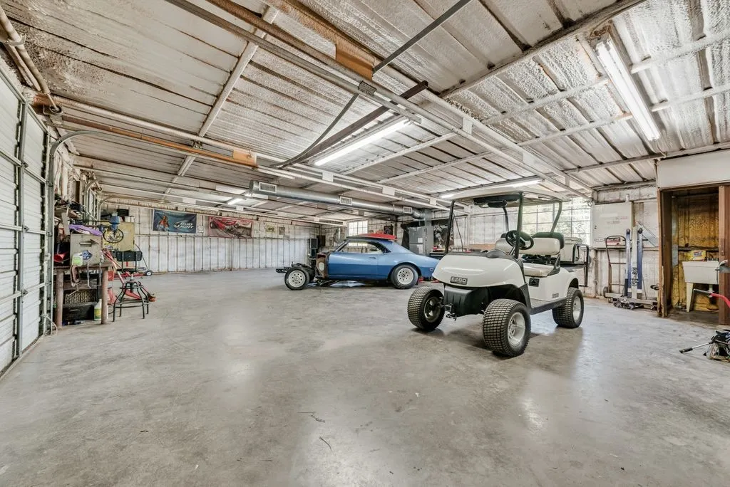 Single Family Residence For Sale in Ellis County , 134 Deborde Circle, Red Oak, Texas 75154, 3 Bedroom, 2 Bathroom, 2 Garage spaces, 1,508 Sqft, built in 1987, mls#21389174, Real Estate Agent in Red Oak, Homes For Sale in Ellis county, Homes For Sale in Red Oak, Realtor in Red Oak Texas, Real Estate Brokerage Independent Realty Texas, Luminita Cordes Realtor