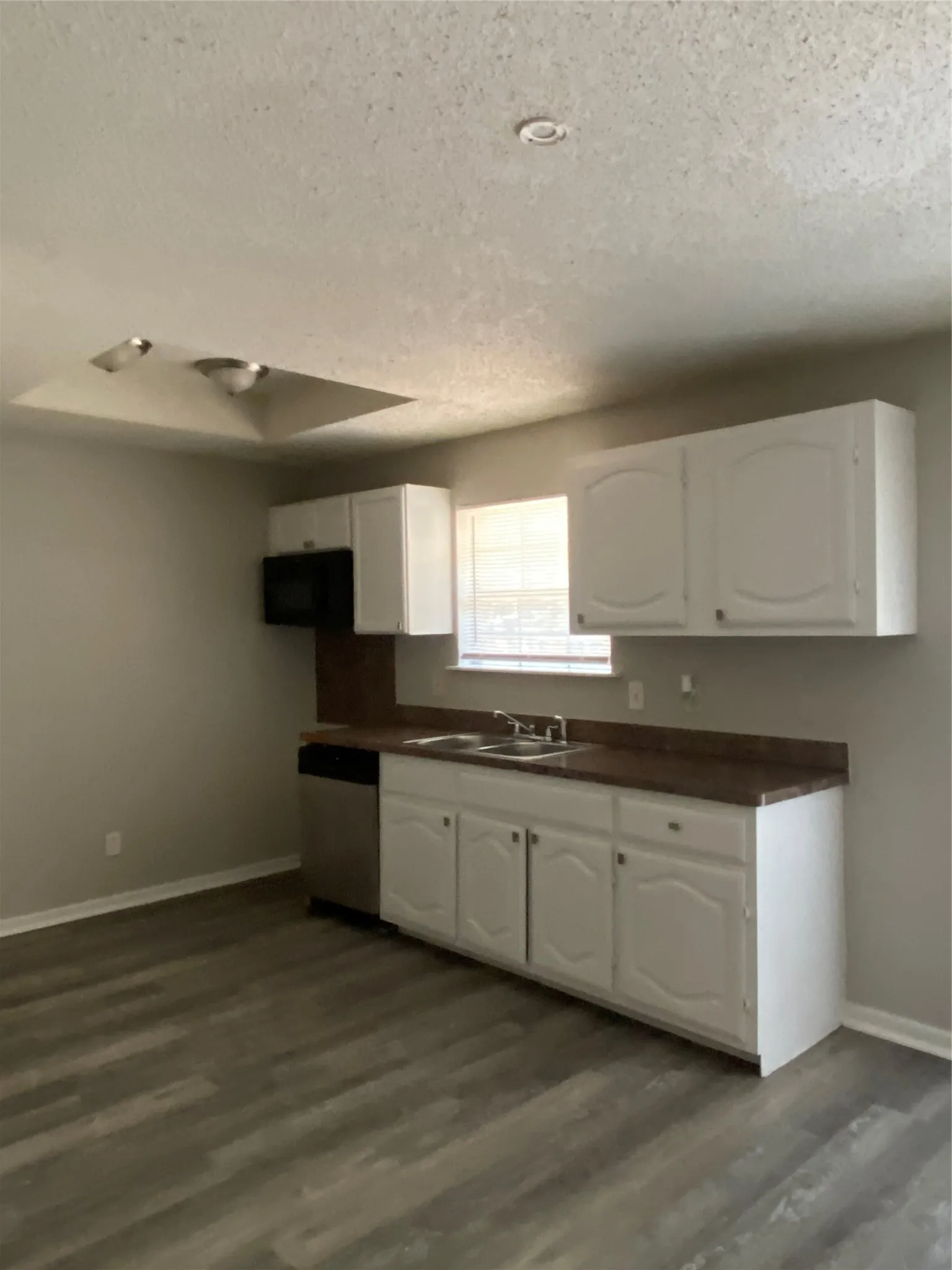 Single Family Residence For Rent in Dallas County , 7120 Waycrest Drive, Dallas, Texas 75232, 3 Bedroom, 2 Bathroom, 1 Garage spaces, 1,228 Sqft, built in 1955, mls#21390500, Real Estate Agent in Dallas, Homes For Rent in Dallas county, Homes For Rent in Dallas, Realtor in Dallas Texas, Real Estate Brokerage Independent Realty Texas, Luminita Cordes Realtor