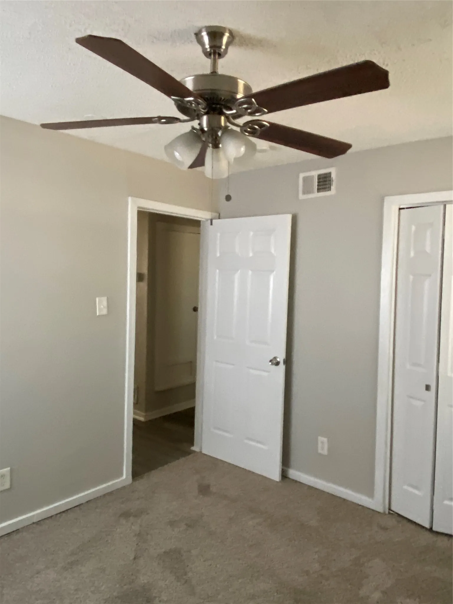 Single Family Residence For Rent in Dallas County , 7120 Waycrest Drive, Dallas, Texas 75232, 3 Bedroom, 2 Bathroom, 1 Garage spaces, 1,228 Sqft, built in 1955, mls#21390500, Real Estate Agent in Dallas, Homes For Rent in Dallas county, Homes For Rent in Dallas, Realtor in Dallas Texas, Real Estate Brokerage Independent Realty Texas, Luminita Cordes Realtor