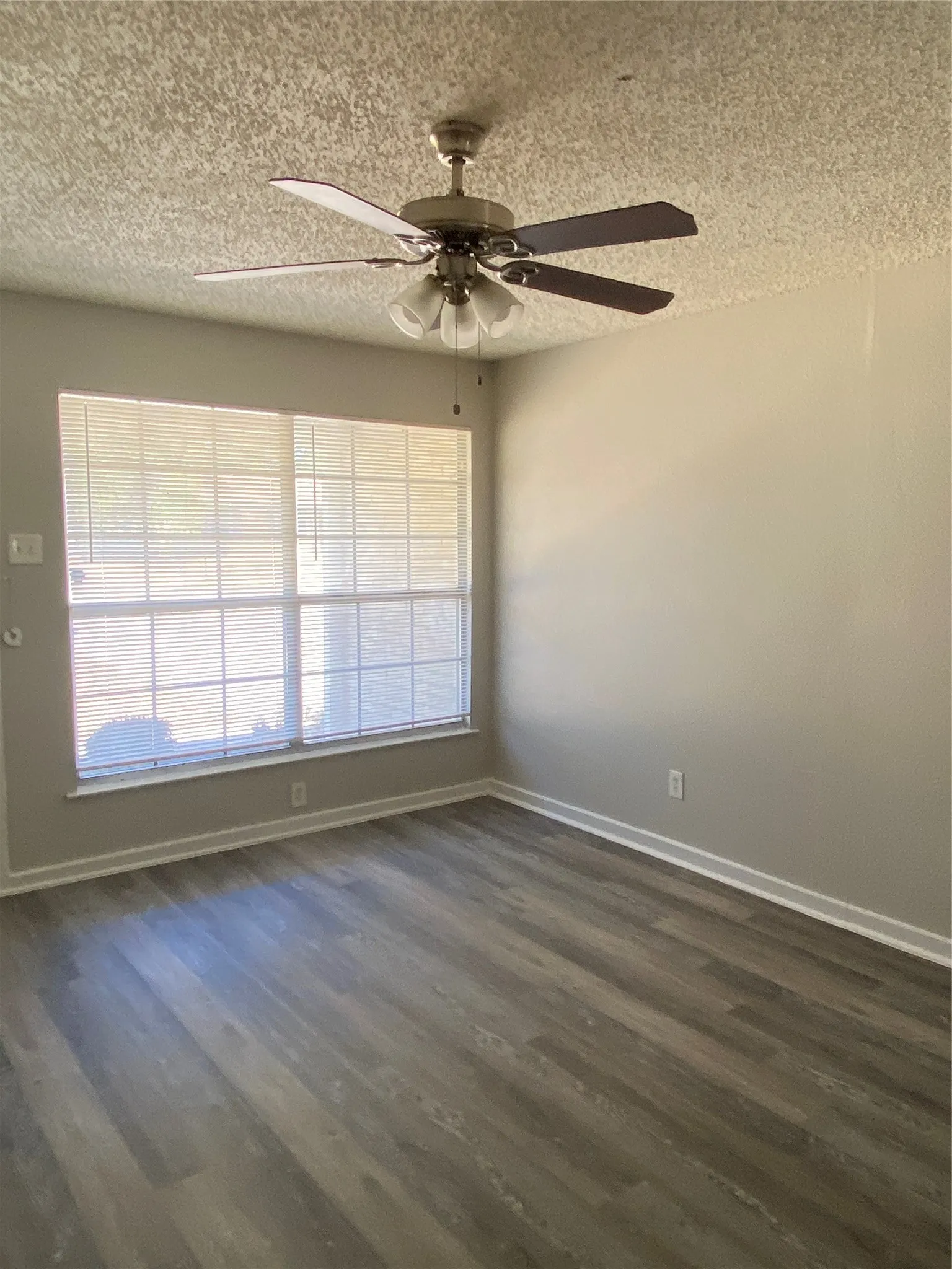 Single Family Residence For Rent in Dallas County , 7120 Waycrest Drive, Dallas, Texas 75232, 3 Bedroom, 2 Bathroom, 1 Garage spaces, 1,228 Sqft, built in 1955, mls#21390500, Real Estate Agent in Dallas, Homes For Rent in Dallas county, Homes For Rent in Dallas, Realtor in Dallas Texas, Real Estate Brokerage Independent Realty Texas, Luminita Cordes Realtor