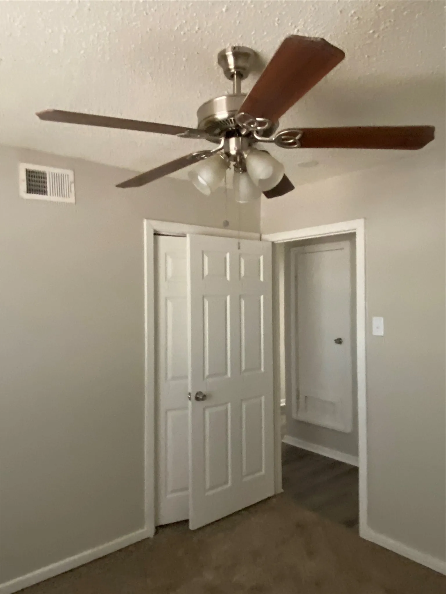 Single Family Residence For Rent in Dallas County , 7120 Waycrest Drive, Dallas, Texas 75232, 3 Bedroom, 2 Bathroom, 1 Garage spaces, 1,228 Sqft, built in 1955, mls#21390500, Real Estate Agent in Dallas, Homes For Rent in Dallas county, Homes For Rent in Dallas, Realtor in Dallas Texas, Real Estate Brokerage Independent Realty Texas, Luminita Cordes Realtor