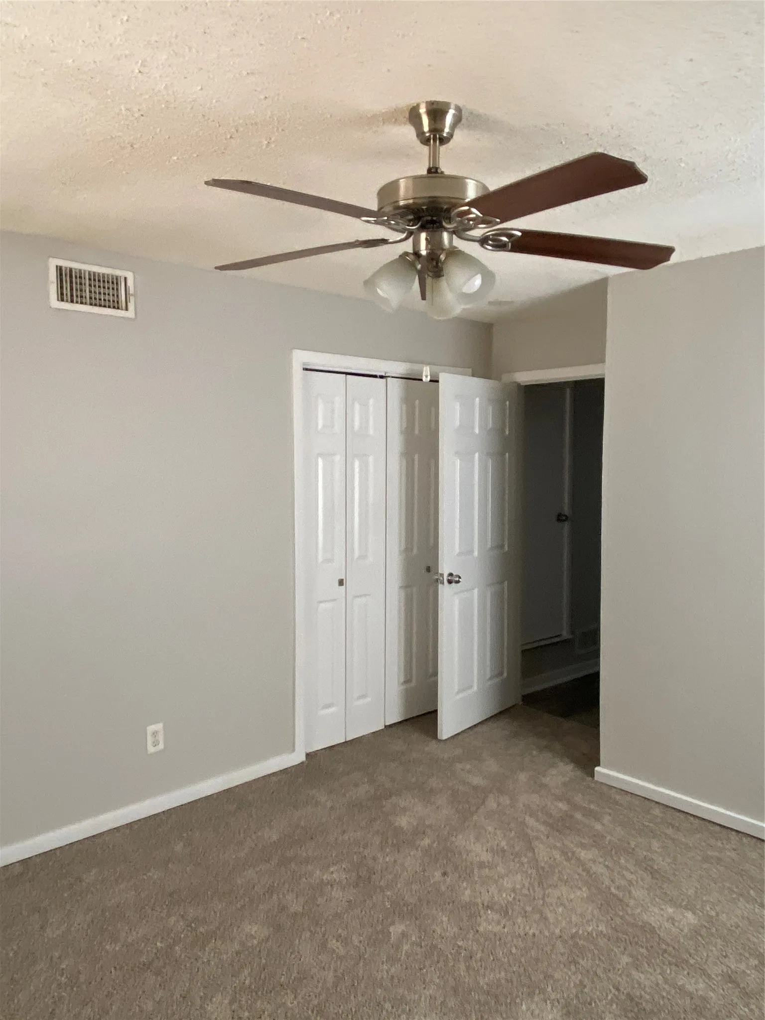 Single Family Residence For Rent in Dallas County , 7120 Waycrest Drive, Dallas, Texas 75232, 3 Bedroom, 2 Bathroom, 1 Garage spaces, 1,228 Sqft, built in 1955, mls#21390500, Real Estate Agent in Dallas, Homes For Rent in Dallas county, Homes For Rent in Dallas, Realtor in Dallas Texas, Real Estate Brokerage Independent Realty Texas, Luminita Cordes Realtor