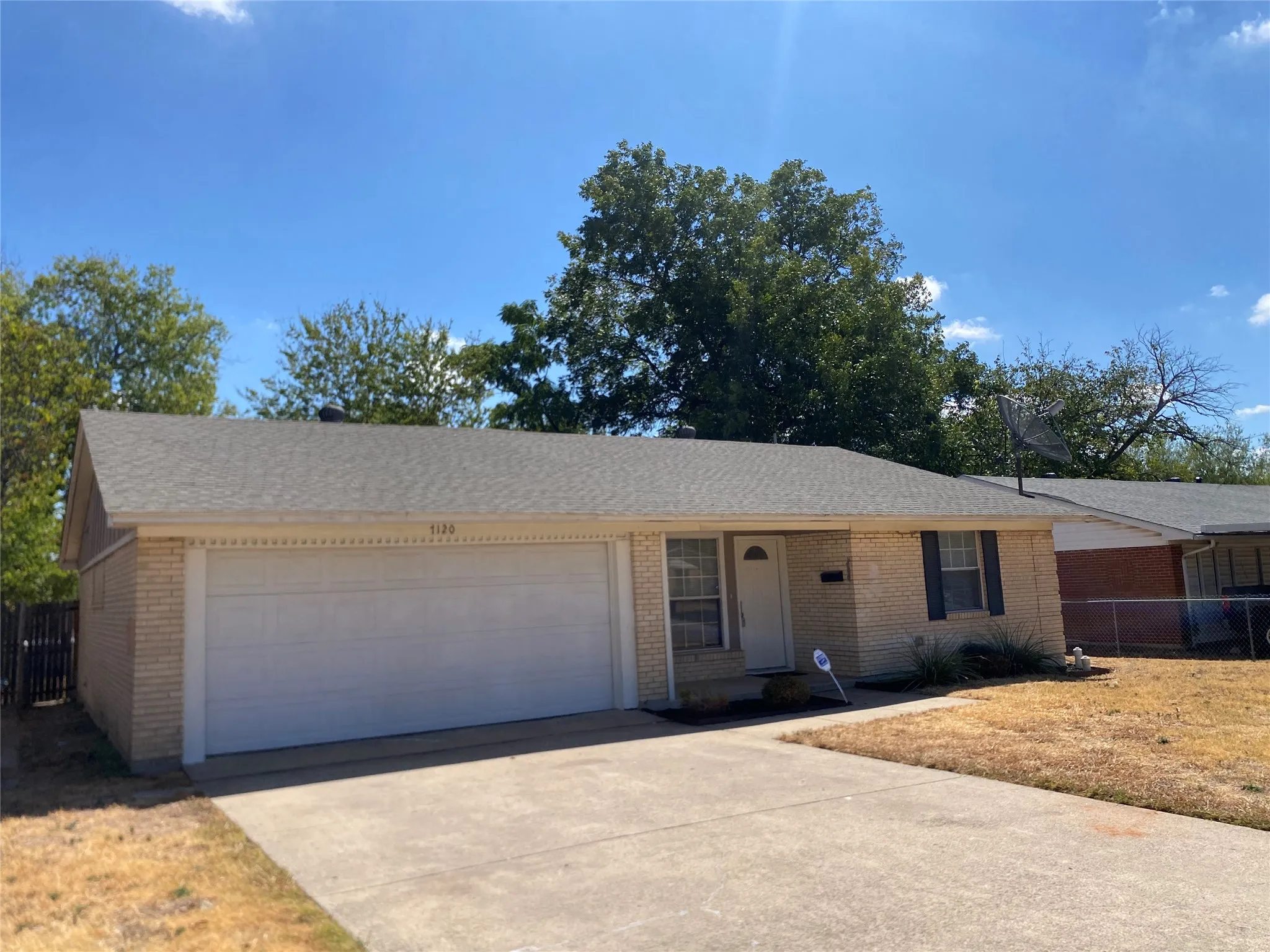 Single Family Residence For Rent in Dallas County , 7120 Waycrest Drive, Dallas, Texas 75232, 3 Bedroom, 2 Bathroom, 1 Garage spaces, 1,228 Sqft, built in 1955, mls#21390500, Real Estate Agent in Dallas, Homes For Rent in Dallas county, Homes For Rent in Dallas, Realtor in Dallas Texas, Real Estate Brokerage Independent Realty Texas, Luminita Cordes Realtor