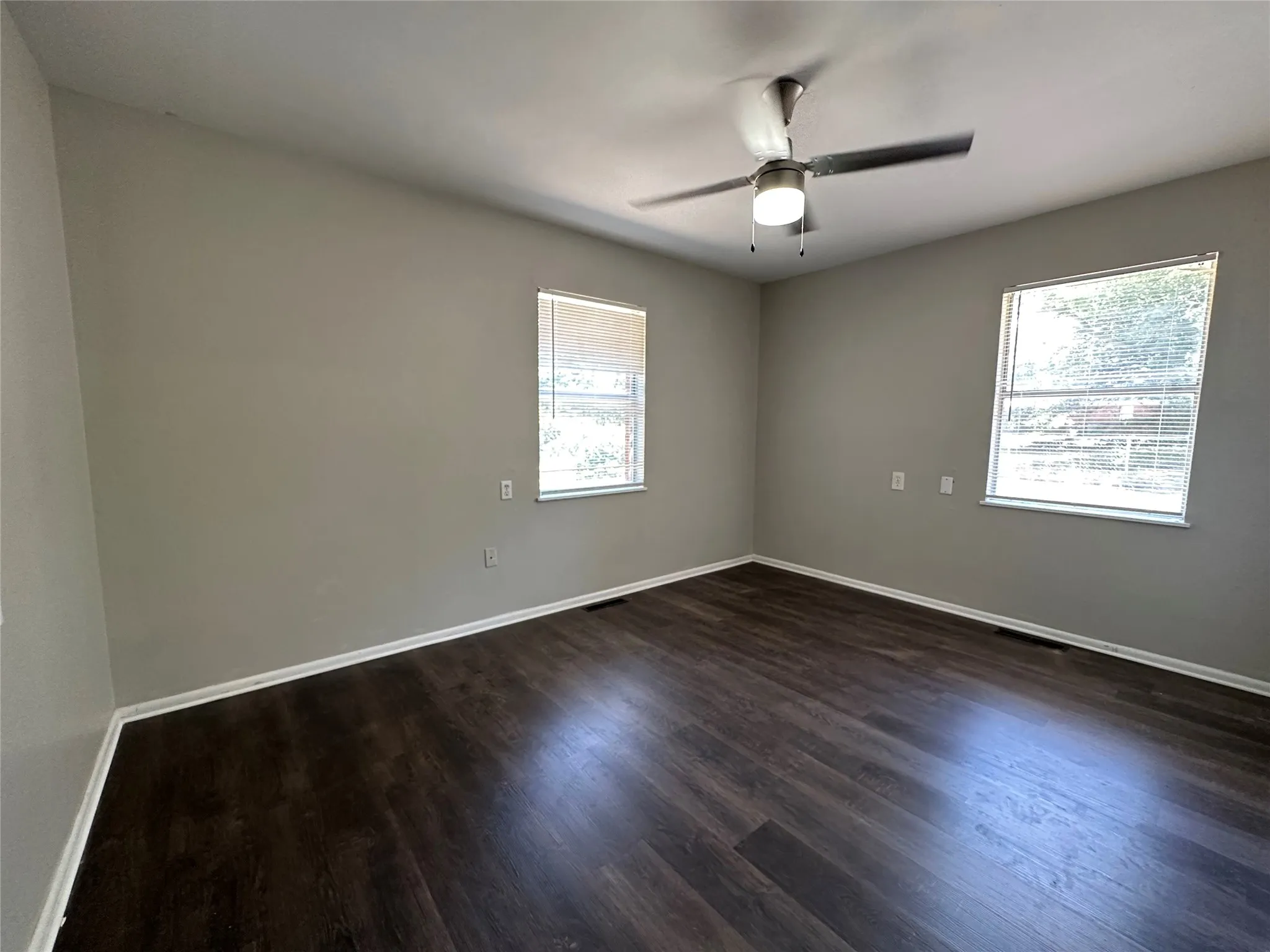 Single Family Residence For Rent in Tarrant County , 6404 Waynewood Court, Fort Worth, Texas 76135, 2 Bedroom, 2 Bathroom, 1 Garage spaces, 1,032 Sqft, built in 1963, mls#21390461, Real Estate Agent in Fort Worth, Homes For Rent in Tarrant county, Homes For Rent in Fort Worth, Realtor in Fort Worth Texas, Real Estate Brokerage Independent Realty Texas, Luminita Cordes Realtor
