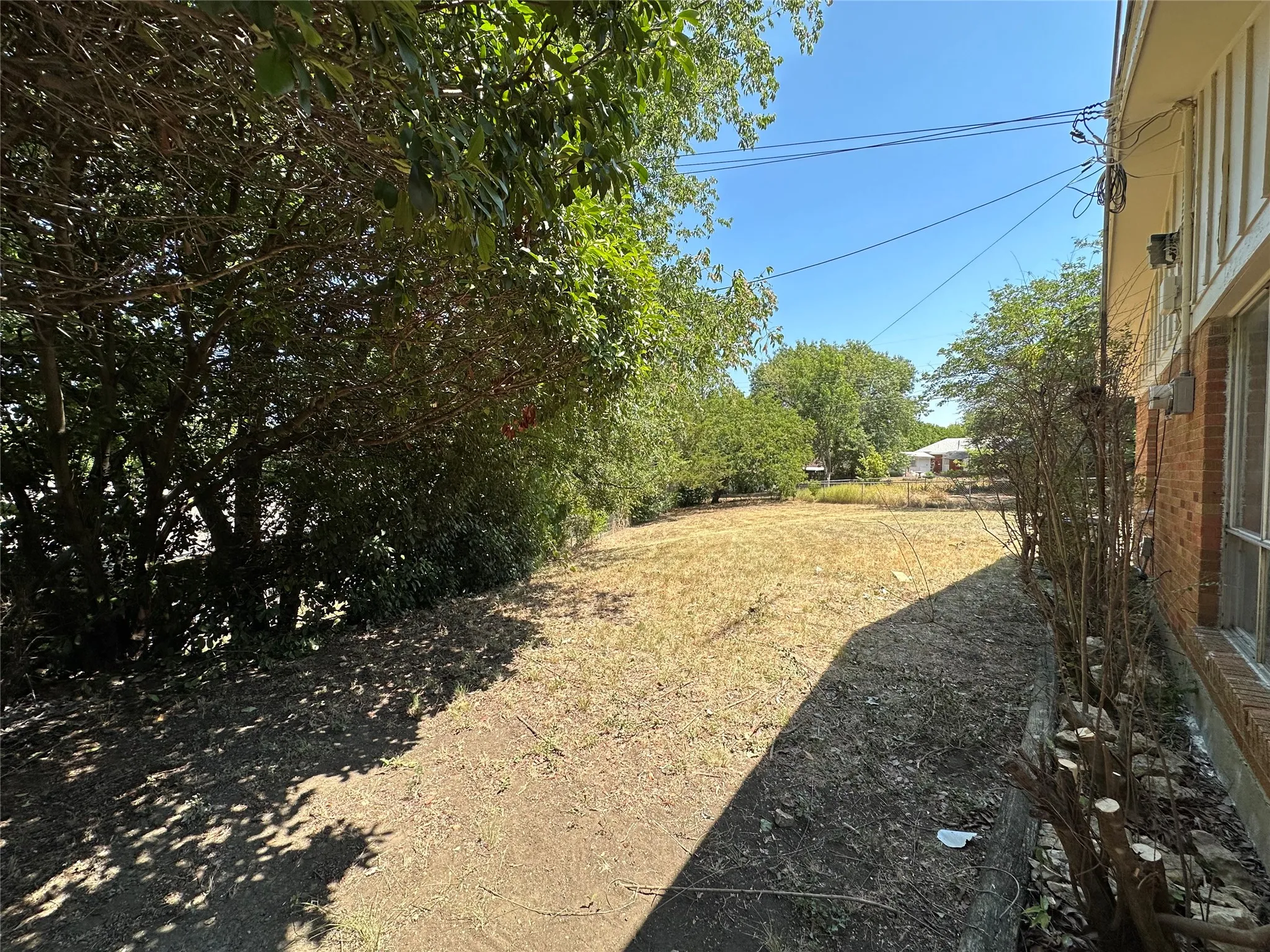 Single Family Residence For Rent in Tarrant County , 6404 Waynewood Court, Fort Worth, Texas 76135, 2 Bedroom, 2 Bathroom, 1 Garage spaces, 1,032 Sqft, built in 1963, mls#21390461, Real Estate Agent in Fort Worth, Homes For Rent in Tarrant county, Homes For Rent in Fort Worth, Realtor in Fort Worth Texas, Real Estate Brokerage Independent Realty Texas, Luminita Cordes Realtor