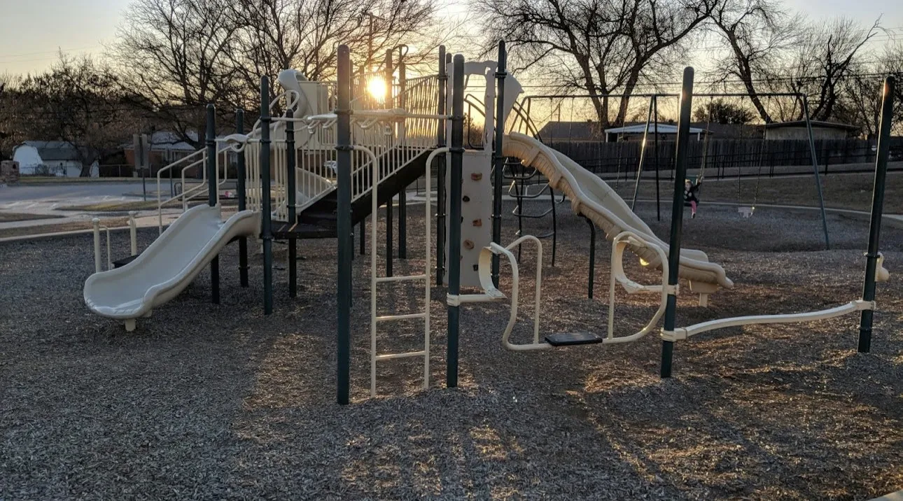 Single Family Residence For Rent in Tarrant County , 6404 Waynewood Court, Fort Worth, Texas 76135, 2 Bedroom, 2 Bathroom, 1 Garage spaces, 1,032 Sqft, built in 1963, mls#21390461, Real Estate Agent in Fort Worth, Homes For Rent in Tarrant county, Homes For Rent in Fort Worth, Realtor in Fort Worth Texas, Real Estate Brokerage Independent Realty Texas, Luminita Cordes Realtor