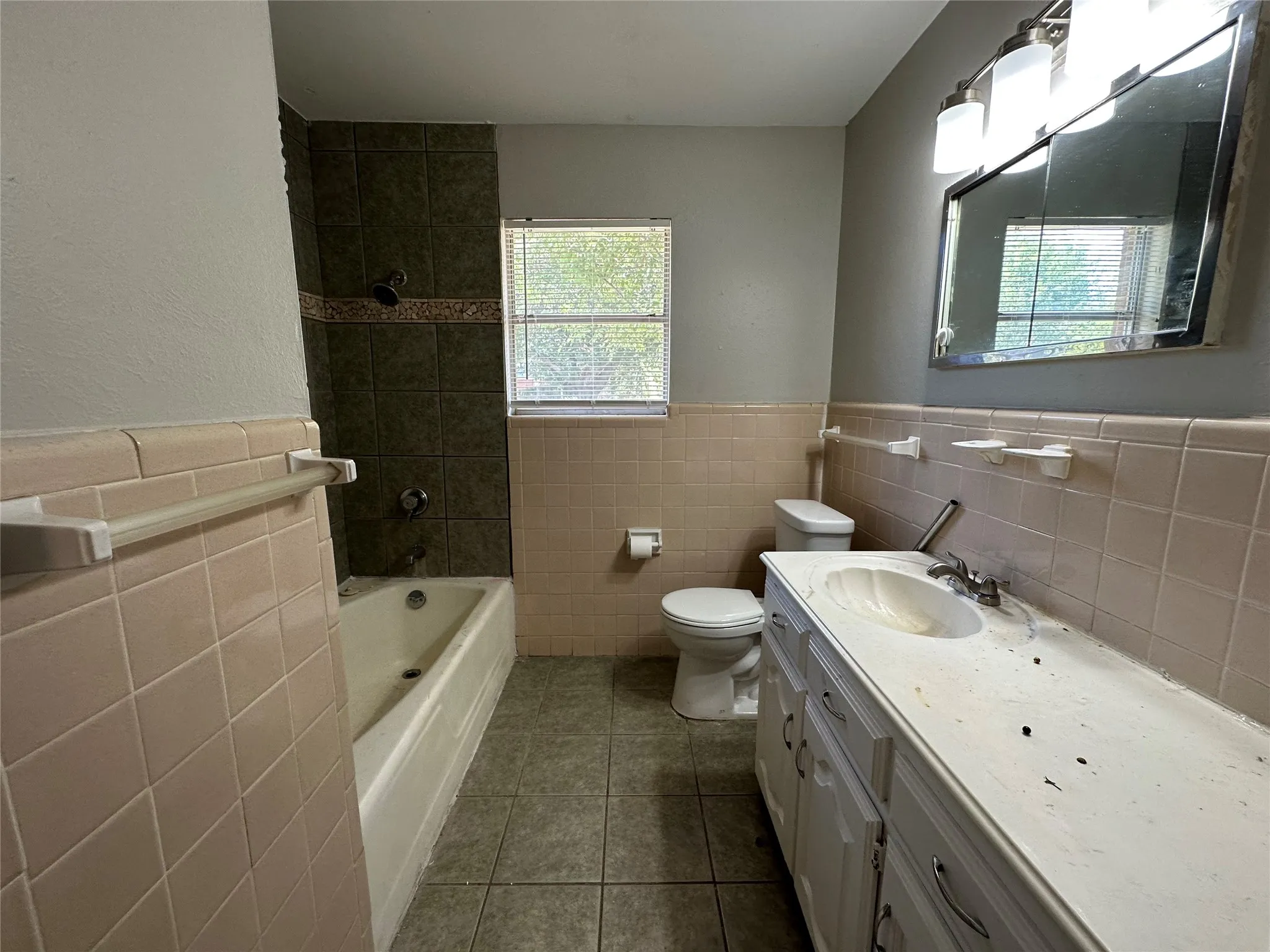 Single Family Residence For Rent in Tarrant County , 6404 Waynewood Court, Fort Worth, Texas 76135, 2 Bedroom, 2 Bathroom, 1 Garage spaces, 1,032 Sqft, built in 1963, mls#21390461, Real Estate Agent in Fort Worth, Homes For Rent in Tarrant county, Homes For Rent in Fort Worth, Realtor in Fort Worth Texas, Real Estate Brokerage Independent Realty Texas, Luminita Cordes Realtor