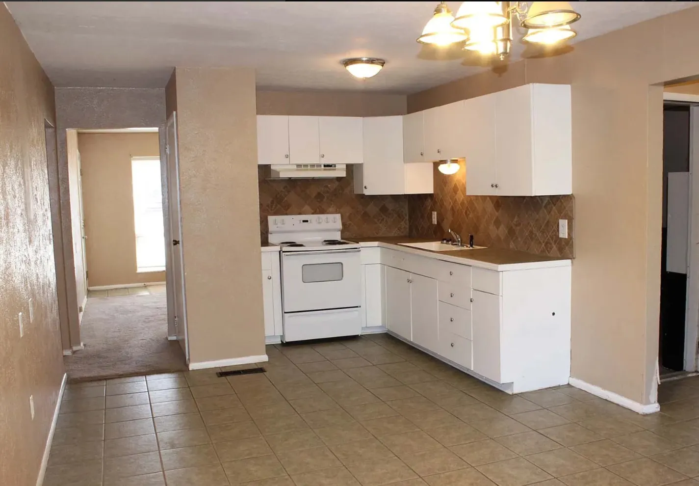 Single Family Residence For Rent in Tarrant County , 6404 Waynewood Court, Fort Worth, Texas 76135, 2 Bedroom, 2 Bathroom, 1 Garage spaces, 1,032 Sqft, built in 1963, mls#21390461, Real Estate Agent in Fort Worth, Homes For Rent in Tarrant county, Homes For Rent in Fort Worth, Realtor in Fort Worth Texas, Real Estate Brokerage Independent Realty Texas, Luminita Cordes Realtor