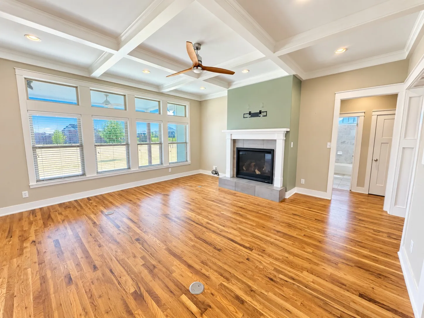 Single Family Residence For Sale in Cooke County , 916 N Mesquite Street, Muenster, Texas 76252, 3 Bedroom, 3 Bathroom, 3 Garage spaces, 2,548 Sqft, built in 2016, mls#21390506, Real Estate Agent in Muenster, Homes For Sale in Cooke county, Homes For Sale in Muenster, Realtor in Muenster Texas, Real Estate Brokerage Independent Realty Texas, Luminita Cordes Realtor