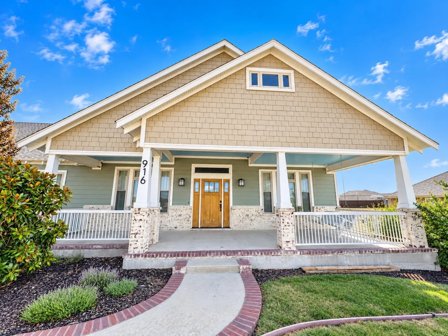 Single Family Residence For Sale in Cooke County , 916 N Mesquite Street, Muenster, Texas 76252, 3 Bedroom, 3 Bathroom, 3 Garage spaces, 2,548 Sqft, built in 2016, mls#21390506, Real Estate Agent in Muenster, Homes For Sale in Cooke county, Homes For Sale in Muenster, Realtor in Muenster Texas, Real Estate Brokerage Independent Realty Texas, Luminita Cordes Realtor
