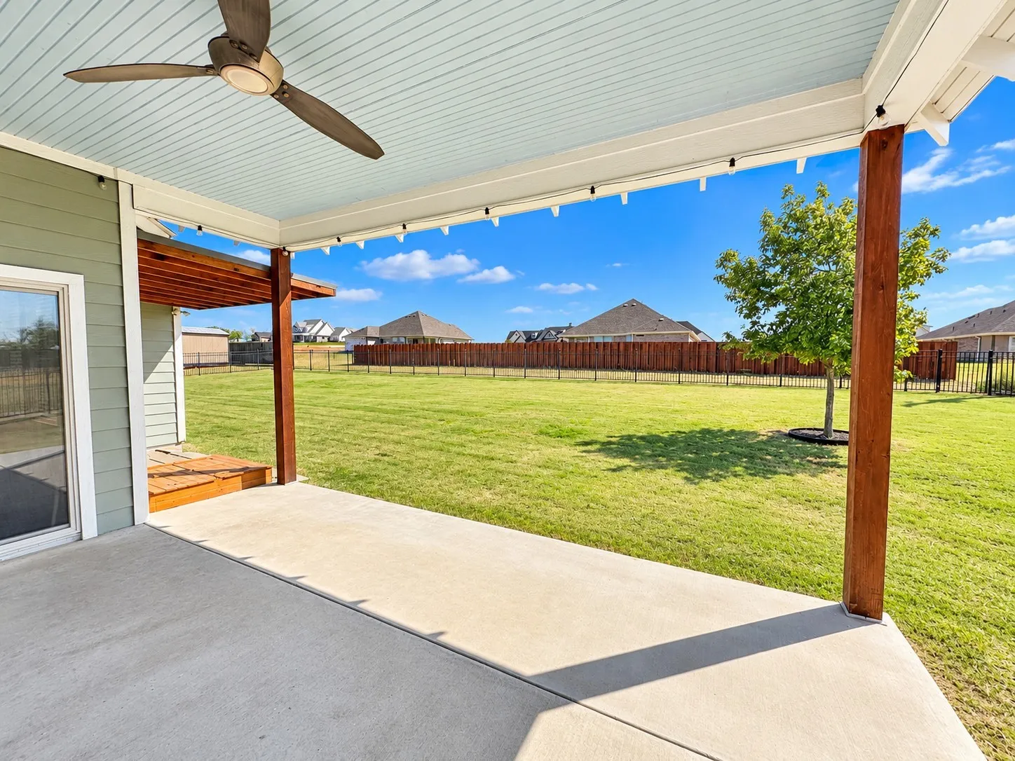 Single Family Residence For Sale in Cooke County , 916 N Mesquite Street, Muenster, Texas 76252, 3 Bedroom, 3 Bathroom, 3 Garage spaces, 2,548 Sqft, built in 2016, mls#21390506, Real Estate Agent in Muenster, Homes For Sale in Cooke county, Homes For Sale in Muenster, Realtor in Muenster Texas, Real Estate Brokerage Independent Realty Texas, Luminita Cordes Realtor