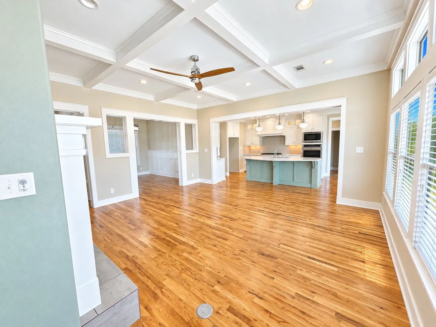 Single Family Residence For Sale in Cooke County , 916 N Mesquite Street, Muenster, Texas 76252, 3 Bedroom, 3 Bathroom, 3 Garage spaces, 2,548 Sqft, built in 2016, mls#21390506, Real Estate Agent in Muenster, Homes For Sale in Cooke county, Homes For Sale in Muenster, Realtor in Muenster Texas, Real Estate Brokerage Independent Realty Texas, Luminita Cordes Realtor