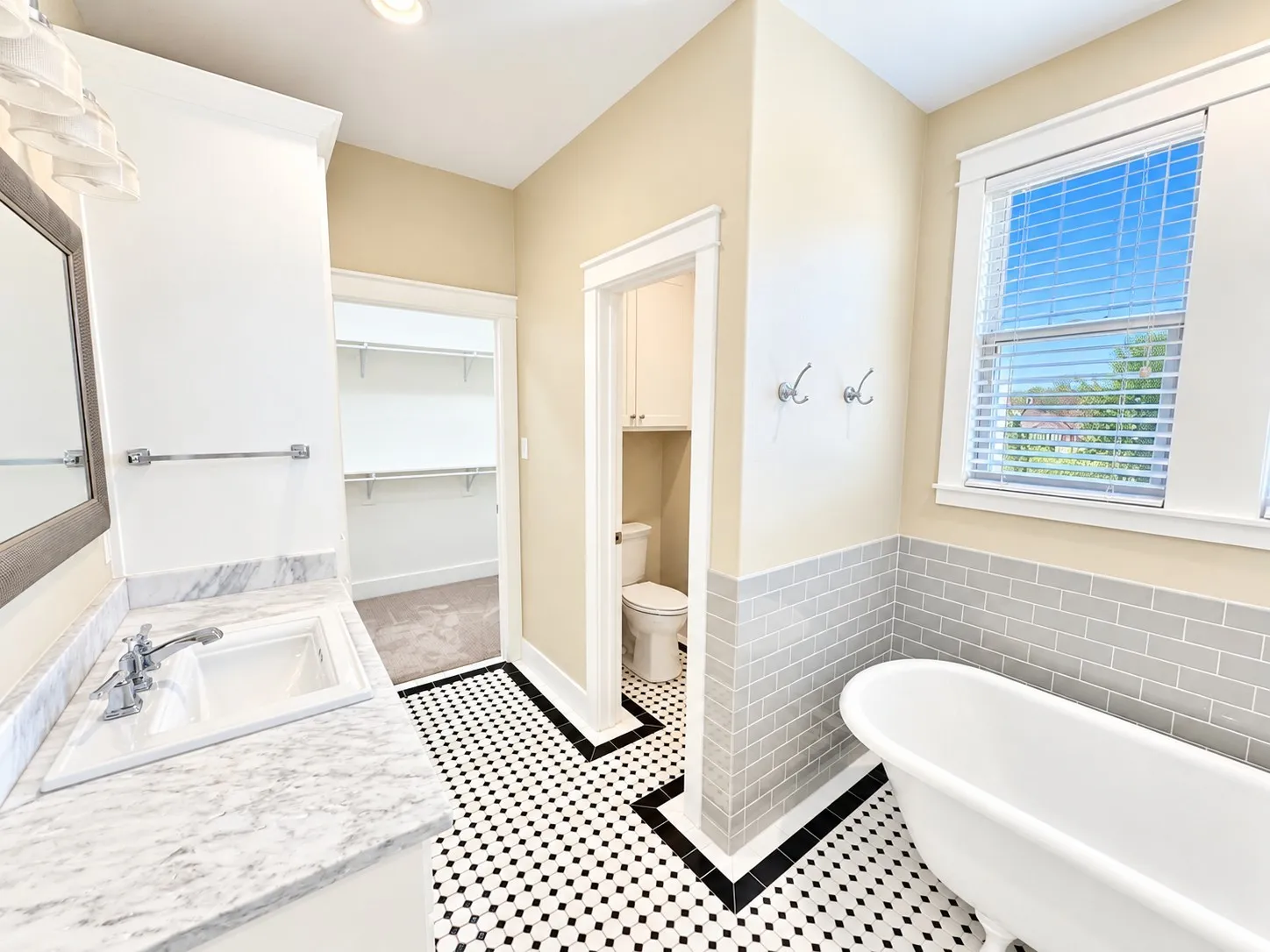 Single Family Residence For Sale in Cooke County , 916 N Mesquite Street, Muenster, Texas 76252, 3 Bedroom, 3 Bathroom, 3 Garage spaces, 2,548 Sqft, built in 2016, mls#21390506, Real Estate Agent in Muenster, Homes For Sale in Cooke county, Homes For Sale in Muenster, Realtor in Muenster Texas, Real Estate Brokerage Independent Realty Texas, Luminita Cordes Realtor