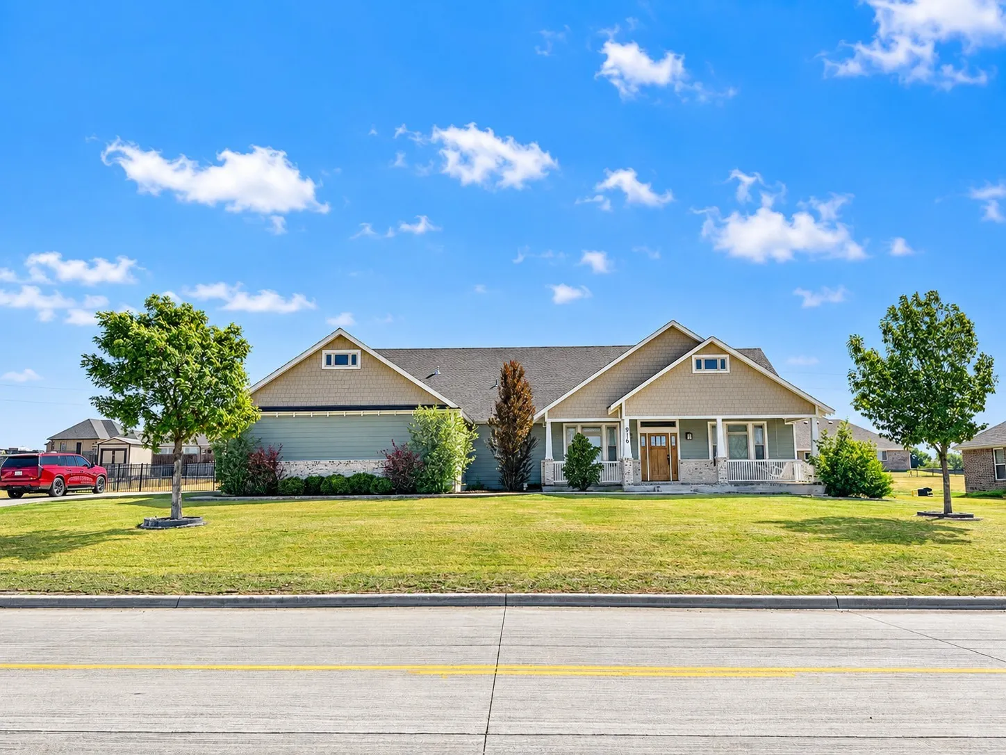 Single Family Residence For Sale in Cooke County , 916 N Mesquite Street, Muenster, Texas 76252, 3 Bedroom, 3 Bathroom, 3 Garage spaces, 2,548 Sqft, built in 2016, mls#21390506, Real Estate Agent in Muenster, Homes For Sale in Cooke county, Homes For Sale in Muenster, Realtor in Muenster Texas, Real Estate Brokerage Independent Realty Texas, Luminita Cordes Realtor