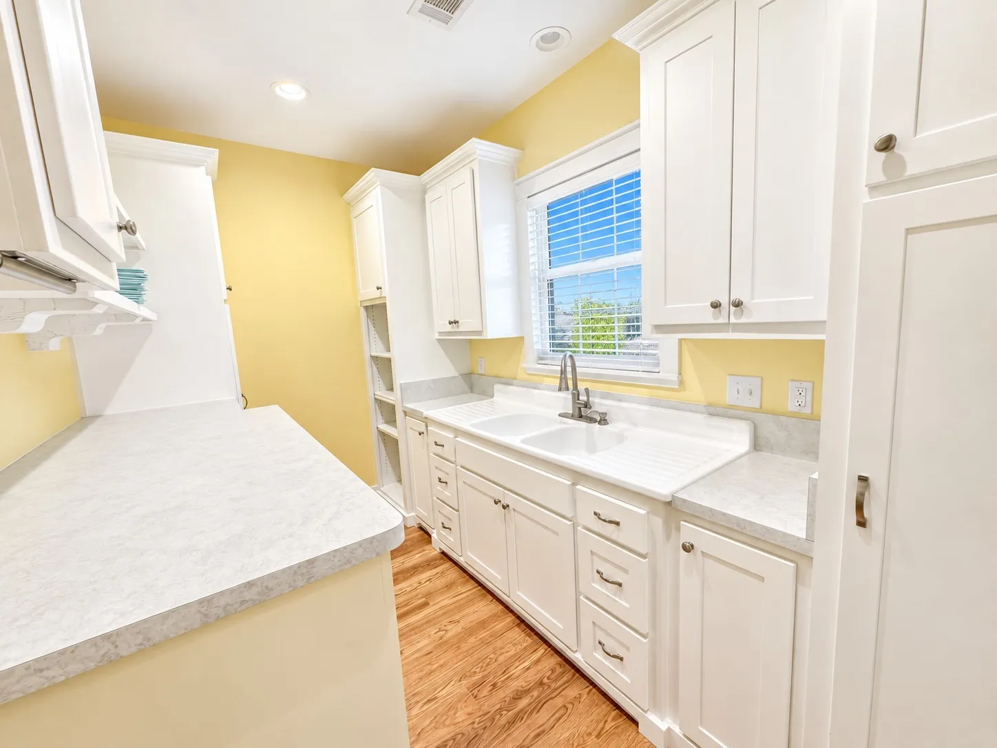 Single Family Residence For Sale in Cooke County , 916 N Mesquite Street, Muenster, Texas 76252, 3 Bedroom, 3 Bathroom, 3 Garage spaces, 2,548 Sqft, built in 2016, mls#21390506, Real Estate Agent in Muenster, Homes For Sale in Cooke county, Homes For Sale in Muenster, Realtor in Muenster Texas, Real Estate Brokerage Independent Realty Texas, Luminita Cordes Realtor