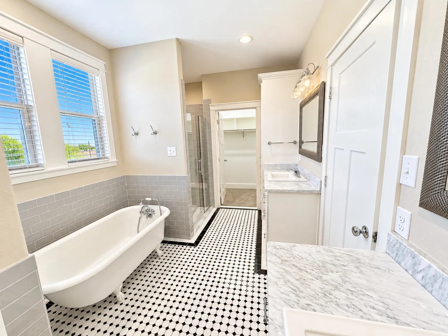 Single Family Residence For Sale in Cooke County , 916 N Mesquite Street, Muenster, Texas 76252, 3 Bedroom, 3 Bathroom, 3 Garage spaces, 2,548 Sqft, built in 2016, mls#21390506, Real Estate Agent in Muenster, Homes For Sale in Cooke county, Homes For Sale in Muenster, Realtor in Muenster Texas, Real Estate Brokerage Independent Realty Texas, Luminita Cordes Realtor