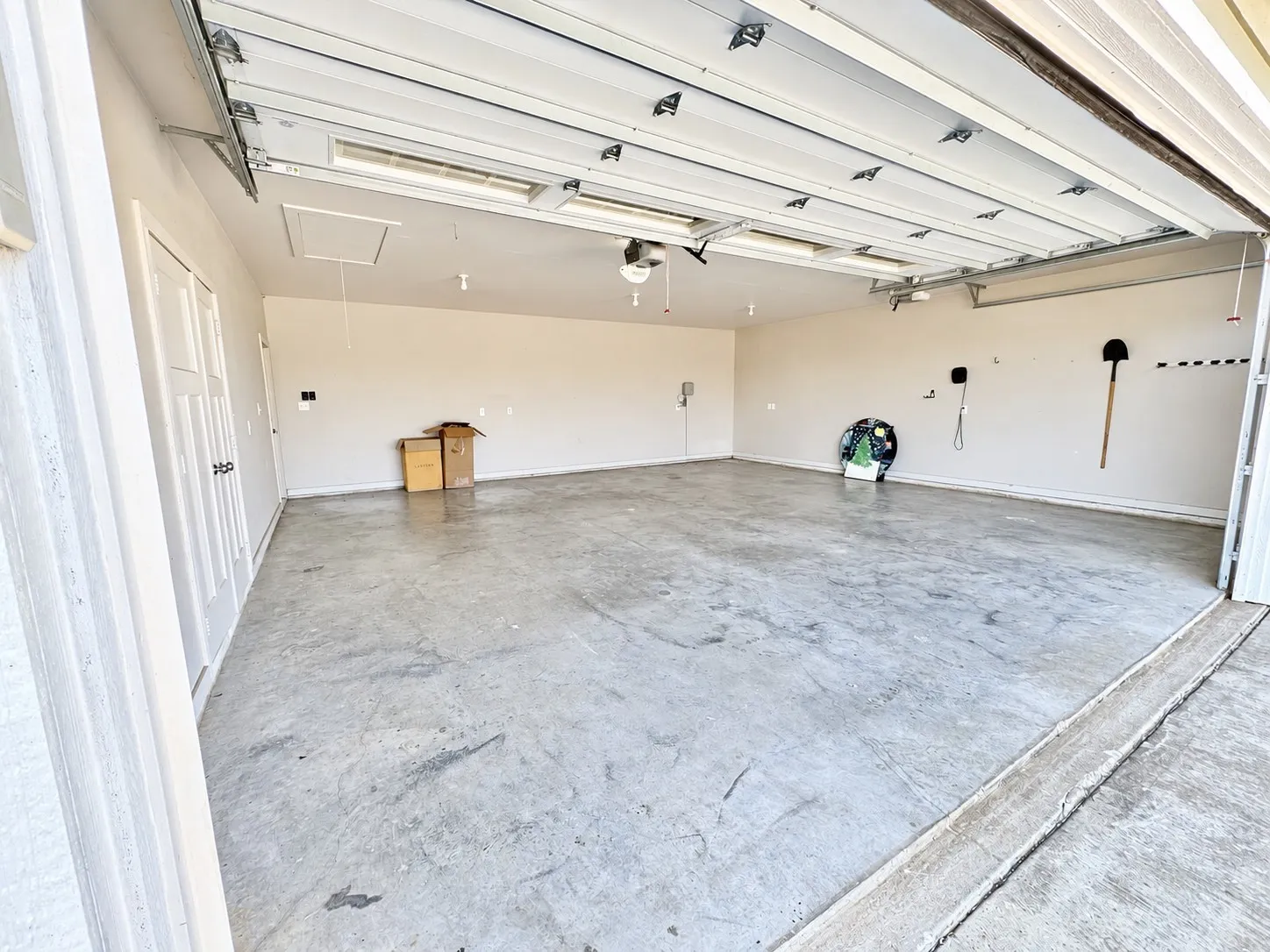 Single Family Residence For Sale in Cooke County , 916 N Mesquite Street, Muenster, Texas 76252, 3 Bedroom, 3 Bathroom, 3 Garage spaces, 2,548 Sqft, built in 2016, mls#21390506, Real Estate Agent in Muenster, Homes For Sale in Cooke county, Homes For Sale in Muenster, Realtor in Muenster Texas, Real Estate Brokerage Independent Realty Texas, Luminita Cordes Realtor
