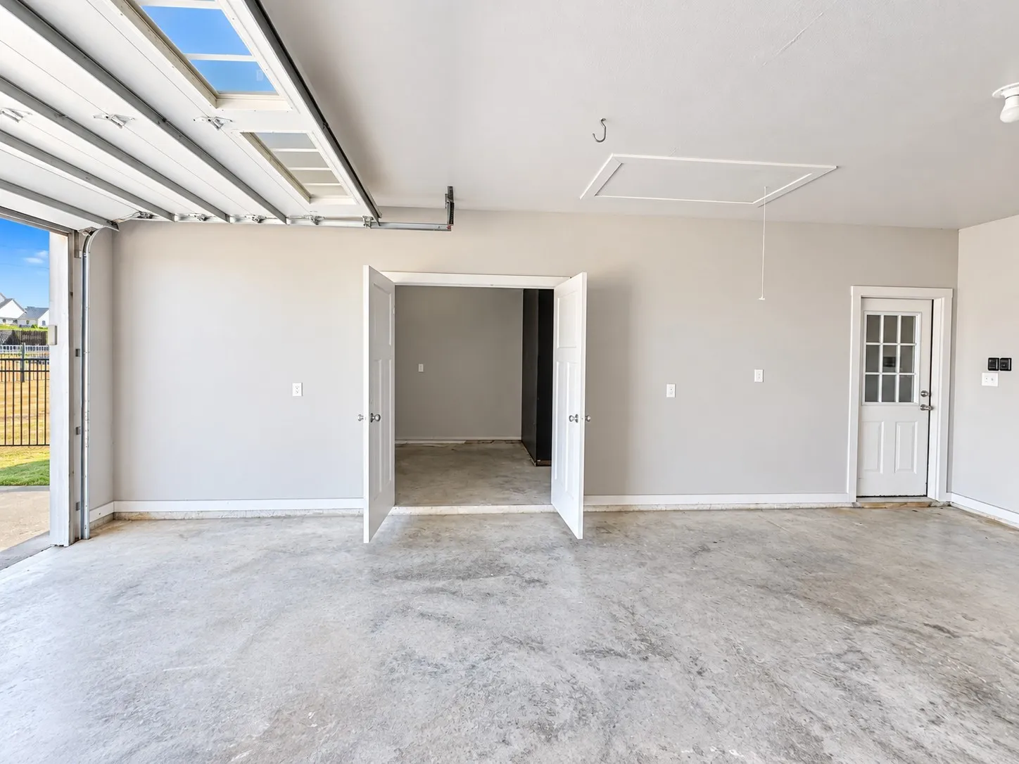 Single Family Residence For Sale in Cooke County , 916 N Mesquite Street, Muenster, Texas 76252, 3 Bedroom, 3 Bathroom, 3 Garage spaces, 2,548 Sqft, built in 2016, mls#21390506, Real Estate Agent in Muenster, Homes For Sale in Cooke county, Homes For Sale in Muenster, Realtor in Muenster Texas, Real Estate Brokerage Independent Realty Texas, Luminita Cordes Realtor