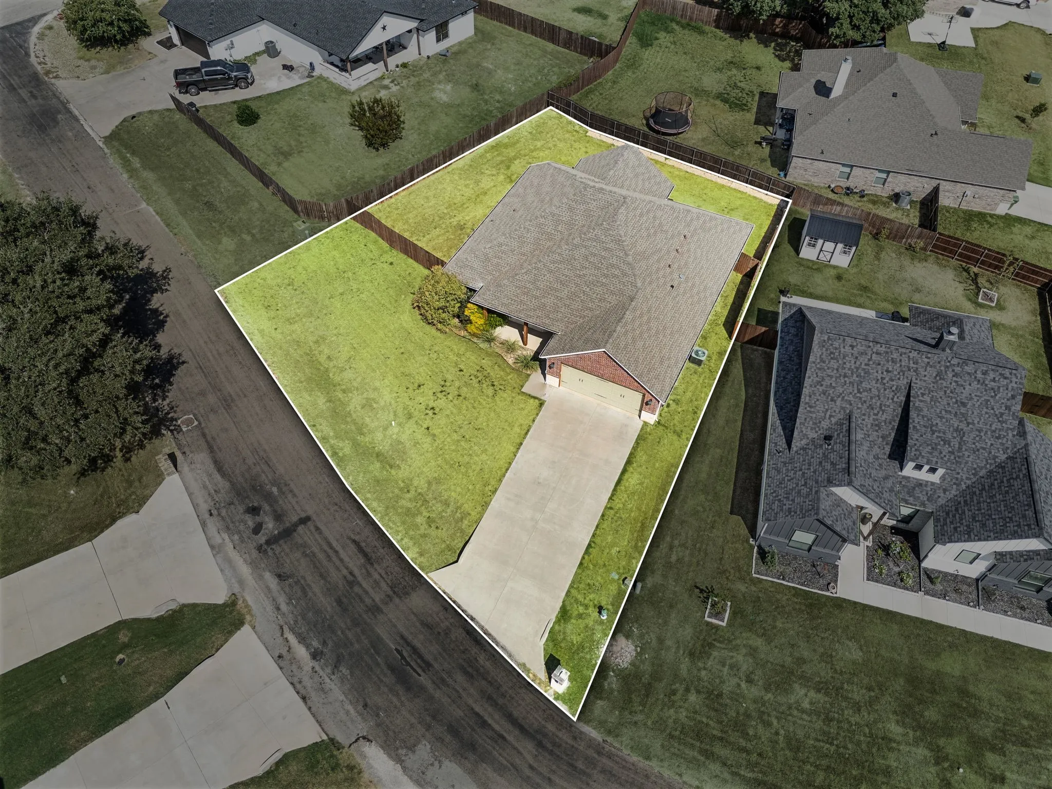 Single Family Residence For Sale in Hood County , 5002 Wearing Way Drive, Granbury, Texas 76049, 3 Bedroom, 2 Bathroom, 2 Garage spaces, 2,030 Sqft, built in 2021, mls#21390374, Real Estate Agent in Granbury, Homes For Sale in Hood county, Homes For Sale in Granbury, Realtor in Granbury Texas, Real Estate Brokerage Independent Realty Texas, Luminita Cordes Realtor