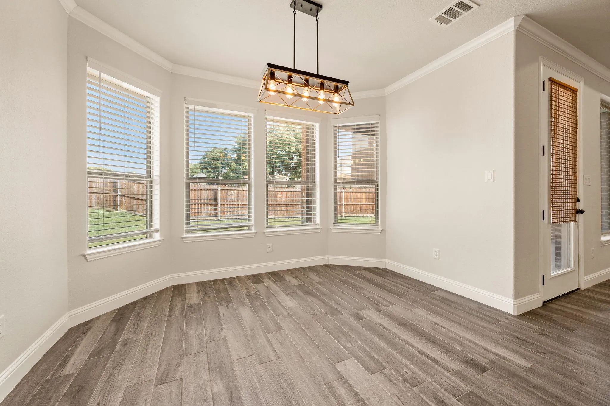 Single Family Residence For Sale in Hood County , 5002 Wearing Way Drive, Granbury, Texas 76049, 3 Bedroom, 2 Bathroom, 2 Garage spaces, 2,030 Sqft, built in 2021, mls#21390374, Real Estate Agent in Granbury, Homes For Sale in Hood county, Homes For Sale in Granbury, Realtor in Granbury Texas, Real Estate Brokerage Independent Realty Texas, Luminita Cordes Realtor