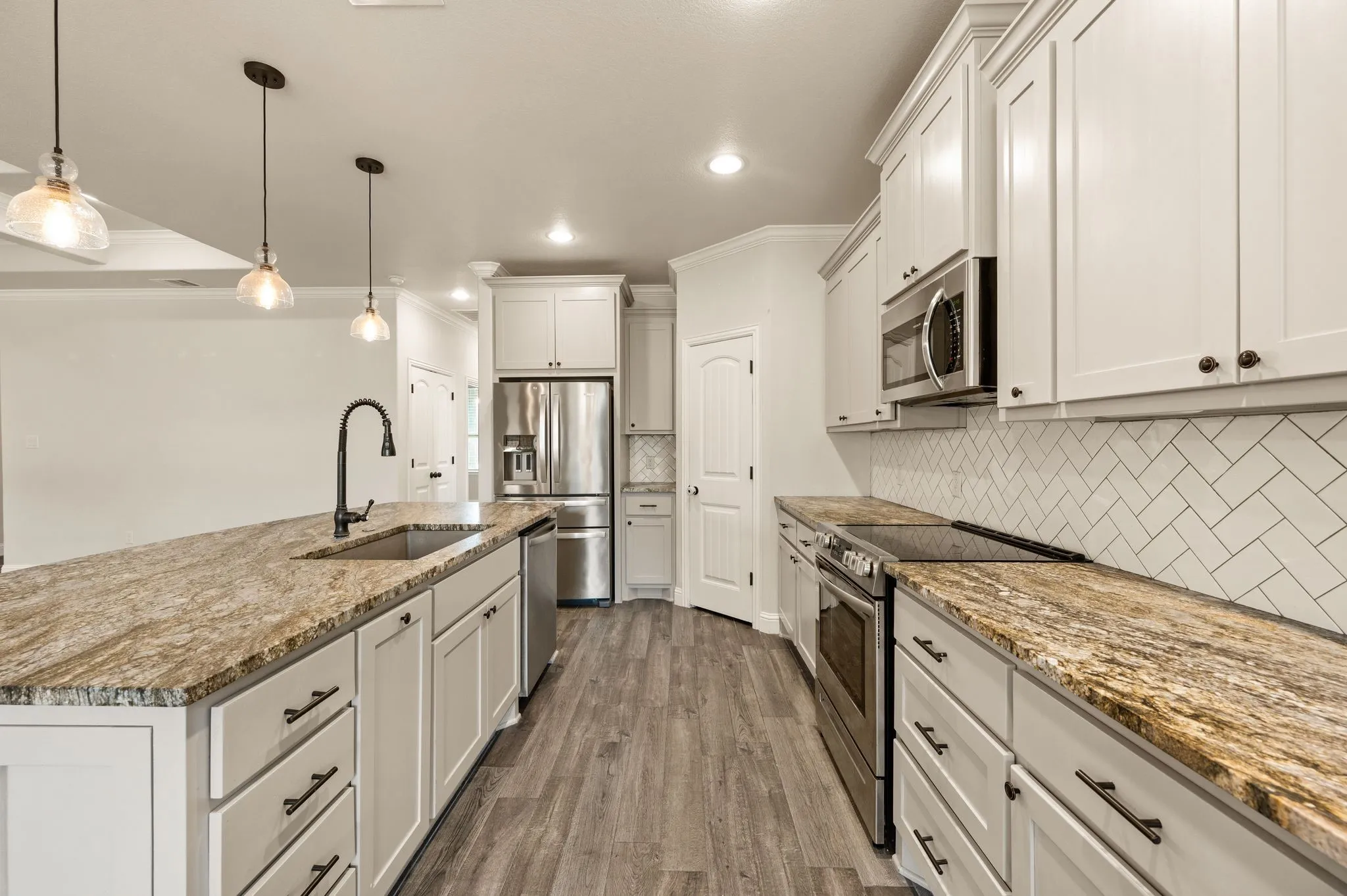 Single Family Residence For Sale in Hood County , 5002 Wearing Way Drive, Granbury, Texas 76049, 3 Bedroom, 2 Bathroom, 2 Garage spaces, 2,030 Sqft, built in 2021, mls#21390374, Real Estate Agent in Granbury, Homes For Sale in Hood county, Homes For Sale in Granbury, Realtor in Granbury Texas, Real Estate Brokerage Independent Realty Texas, Luminita Cordes Realtor