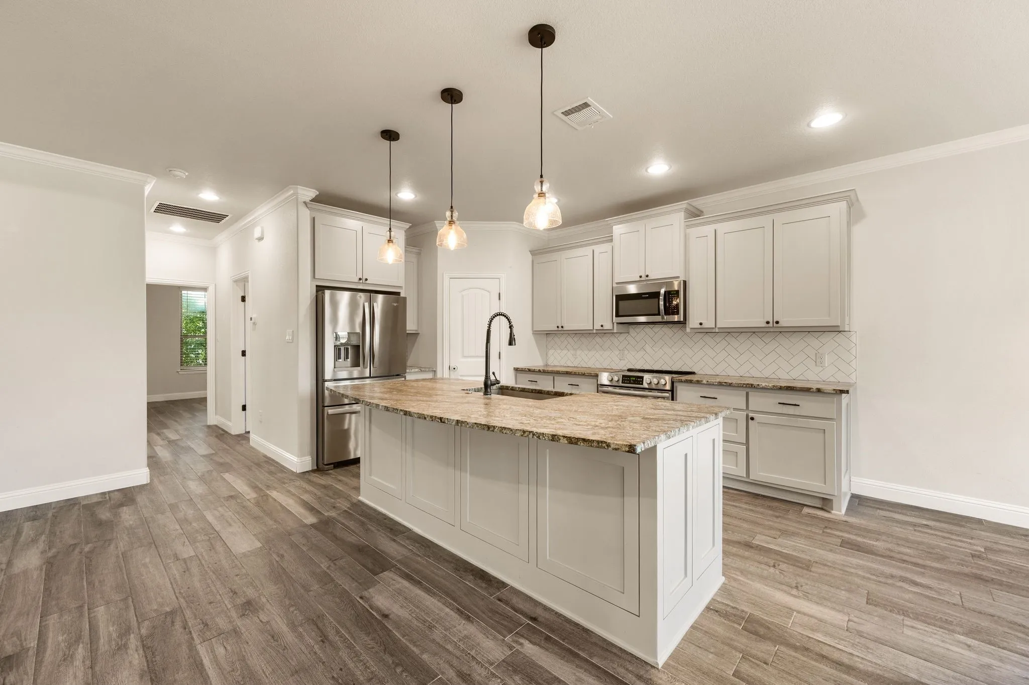 Single Family Residence For Sale in Hood County , 5002 Wearing Way Drive, Granbury, Texas 76049, 3 Bedroom, 2 Bathroom, 2 Garage spaces, 2,030 Sqft, built in 2021, mls#21390374, Real Estate Agent in Granbury, Homes For Sale in Hood county, Homes For Sale in Granbury, Realtor in Granbury Texas, Real Estate Brokerage Independent Realty Texas, Luminita Cordes Realtor