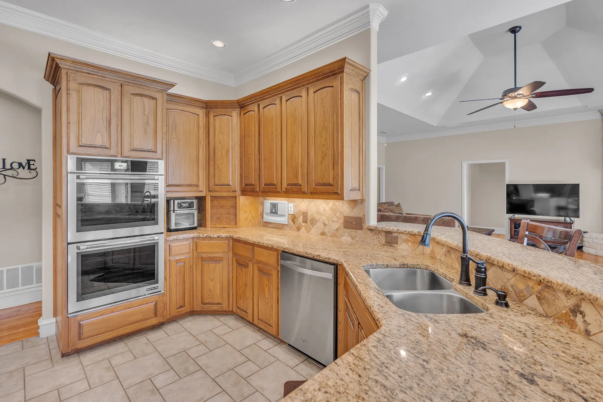 Single Family Residence For Sale in Parker County , 173 Cattlebaron Parc Drive, Fort Worth, Texas 76108, 4 Bedroom, 3 Bathroom, 3 Garage spaces, 3,745 Sqft, built in 1998, mls#21388868, Real Estate Agent in Fort Worth, Homes For Sale in Parker county, Homes For Sale in Fort Worth, Realtor in Fort Worth Texas, Real Estate Brokerage Independent Realty Texas, Luminita Cordes Realtor