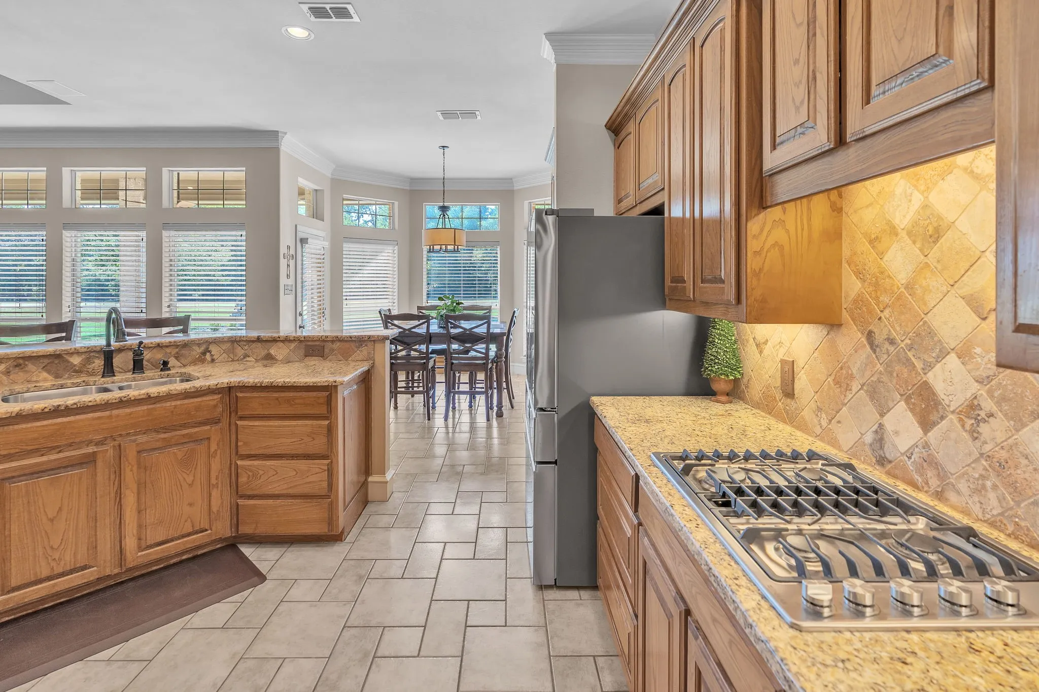 Single Family Residence For Sale in Parker County , 173 Cattlebaron Parc Drive, Fort Worth, Texas 76108, 4 Bedroom, 3 Bathroom, 3 Garage spaces, 3,745 Sqft, built in 1998, mls#21388868, Real Estate Agent in Fort Worth, Homes For Sale in Parker county, Homes For Sale in Fort Worth, Realtor in Fort Worth Texas, Real Estate Brokerage Independent Realty Texas, Luminita Cordes Realtor