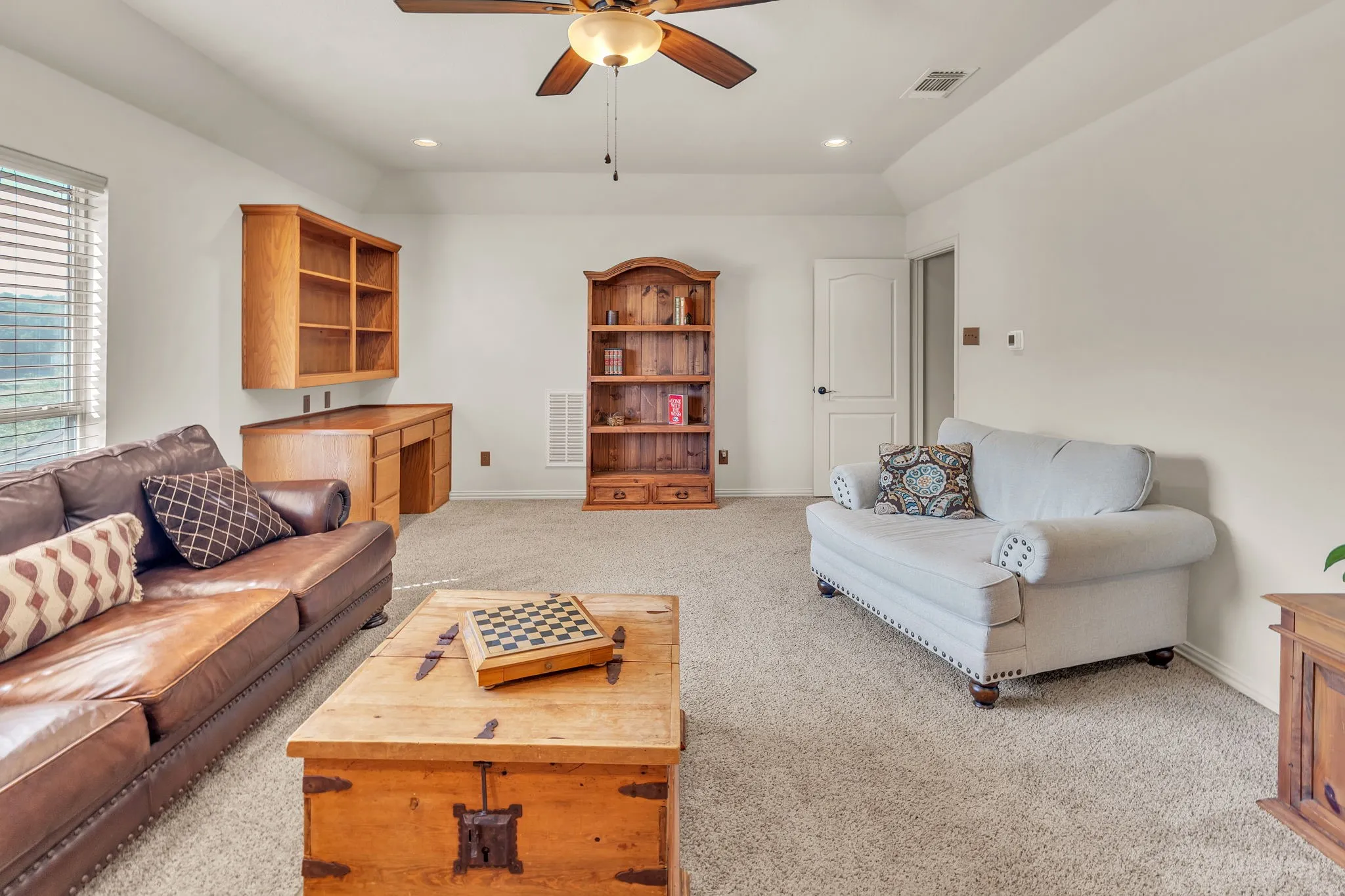 Single Family Residence For Sale in Parker County , 173 Cattlebaron Parc Drive, Fort Worth, Texas 76108, 4 Bedroom, 3 Bathroom, 3 Garage spaces, 3,745 Sqft, built in 1998, mls#21388868, Real Estate Agent in Fort Worth, Homes For Sale in Parker county, Homes For Sale in Fort Worth, Realtor in Fort Worth Texas, Real Estate Brokerage Independent Realty Texas, Luminita Cordes Realtor