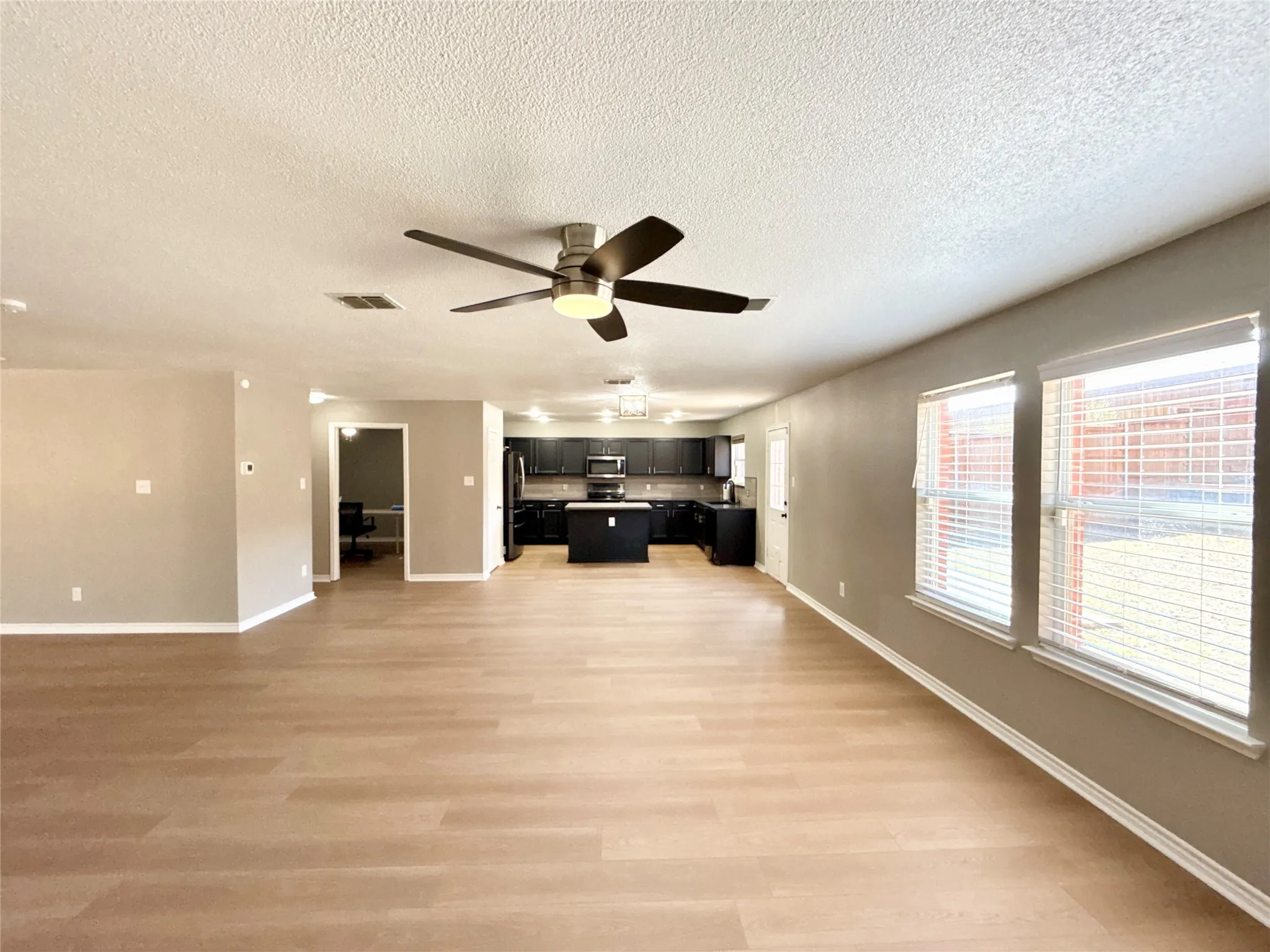Single Family Residence For Rent in Denton County , 1930 Bishop Hill, Little Elm, Texas 75036, 3 Bedroom, 3 Bathroom, 2 Garage spaces, 2,950 Sqft, built in 2004, mls#21390514, Real Estate Agent in Little Elm, Homes For Rent in Denton county, Homes For Rent in Little Elm, Realtor in Little Elm Texas, Real Estate Brokerage Independent Realty Texas, Luminita Cordes Realtor