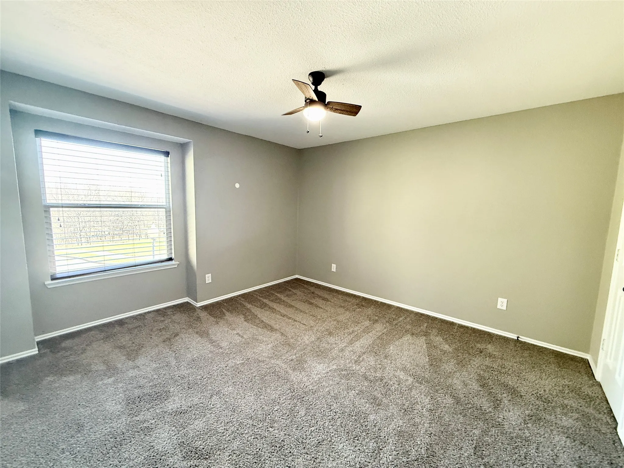 Single Family Residence For Rent in Denton County , 1930 Bishop Hill, Little Elm, Texas 75036, 3 Bedroom, 3 Bathroom, 2 Garage spaces, 2,950 Sqft, built in 2004, mls#21390514, Real Estate Agent in Little Elm, Homes For Rent in Denton county, Homes For Rent in Little Elm, Realtor in Little Elm Texas, Real Estate Brokerage Independent Realty Texas, Luminita Cordes Realtor