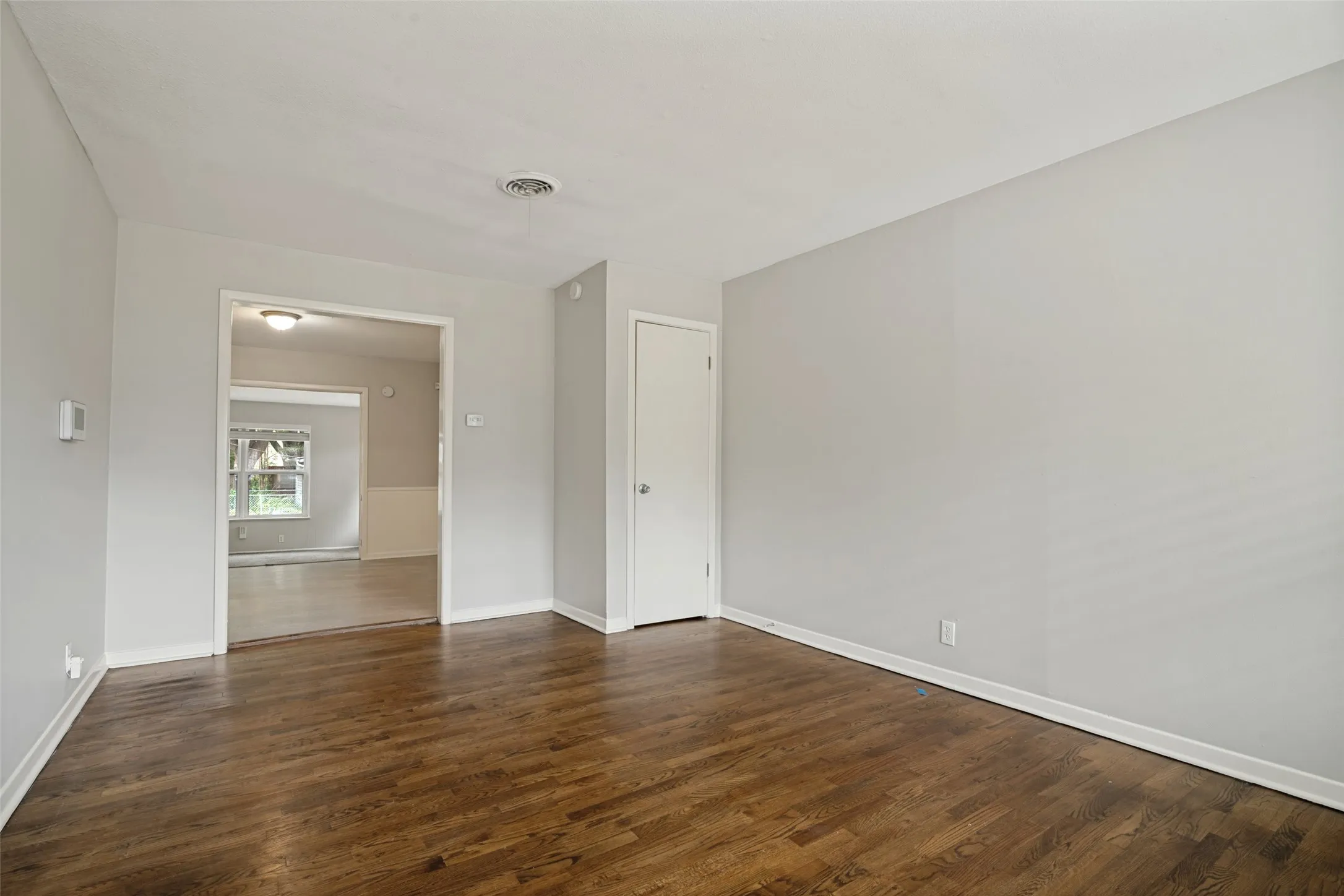 Single Family Residence For Rent in Dallas County , 7315 Rutgers Drive, Dallas, Texas 75214, 3 Bedroom, 2 Bathroom, 1 Garage spaces, 1,394 Sqft, built in 1958, mls#21390515, Real Estate Agent in Dallas, Homes For Rent in Dallas county, Homes For Rent in Dallas, Realtor in Dallas Texas, Real Estate Brokerage Independent Realty Texas, Luminita Cordes Realtor
