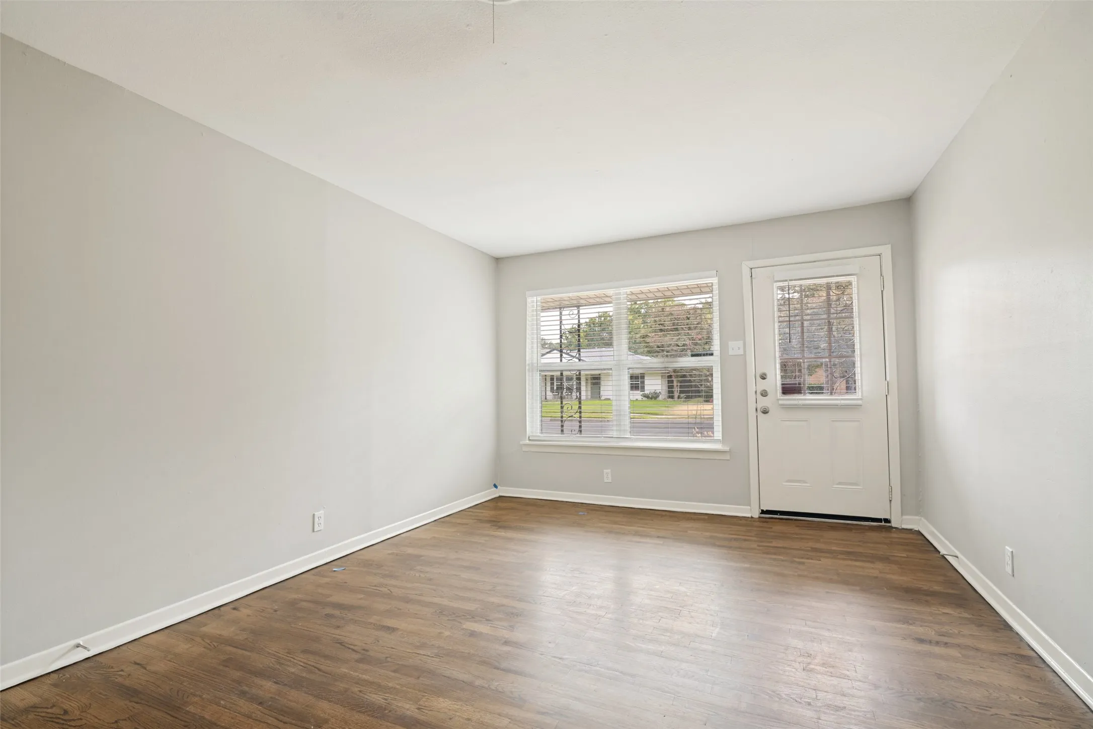 Single Family Residence For Rent in Dallas County , 7315 Rutgers Drive, Dallas, Texas 75214, 3 Bedroom, 2 Bathroom, 1 Garage spaces, 1,394 Sqft, built in 1958, mls#21390515, Real Estate Agent in Dallas, Homes For Rent in Dallas county, Homes For Rent in Dallas, Realtor in Dallas Texas, Real Estate Brokerage Independent Realty Texas, Luminita Cordes Realtor
